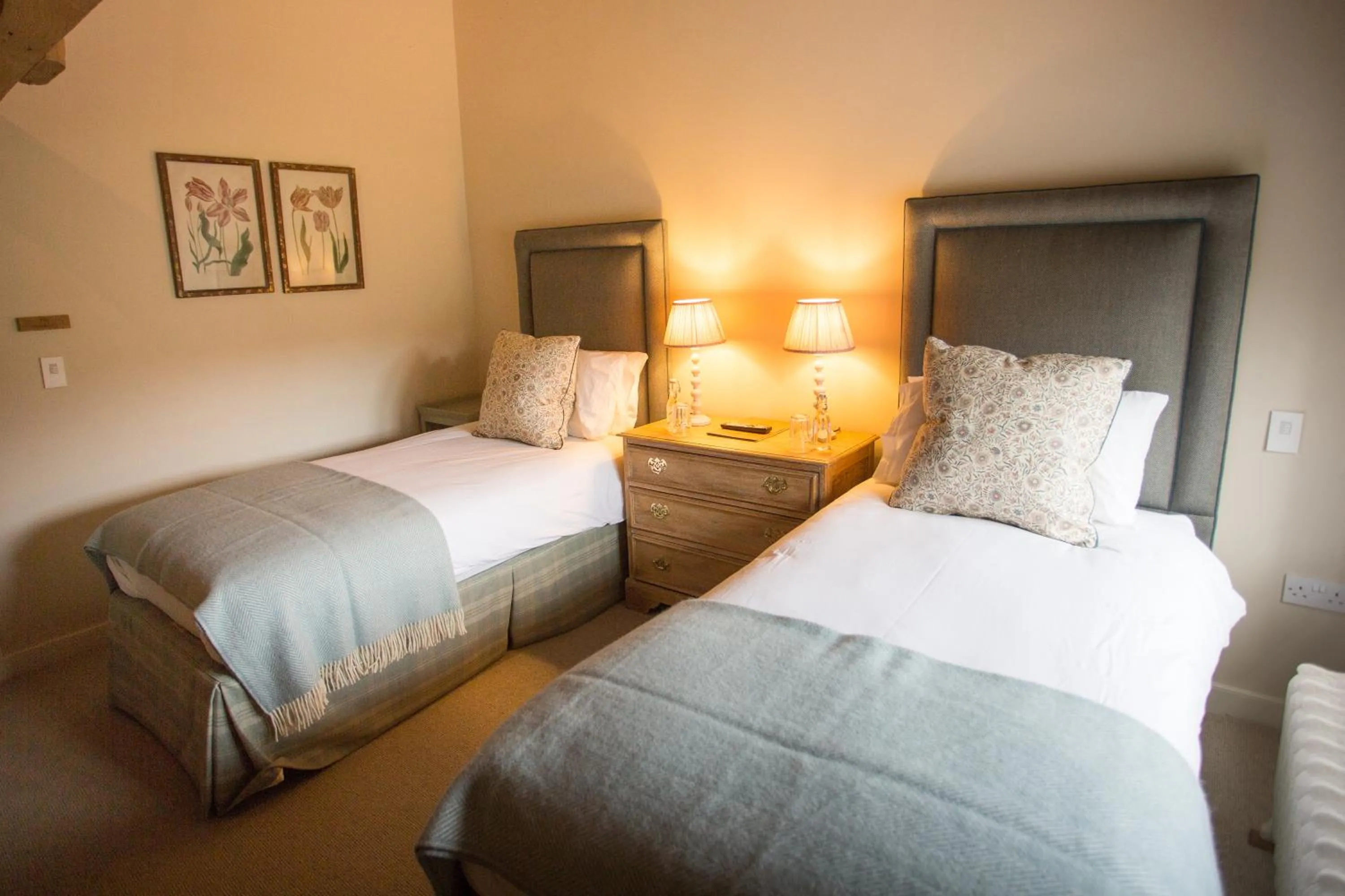 Twin Room with Private Bathroom in The Three Daggers