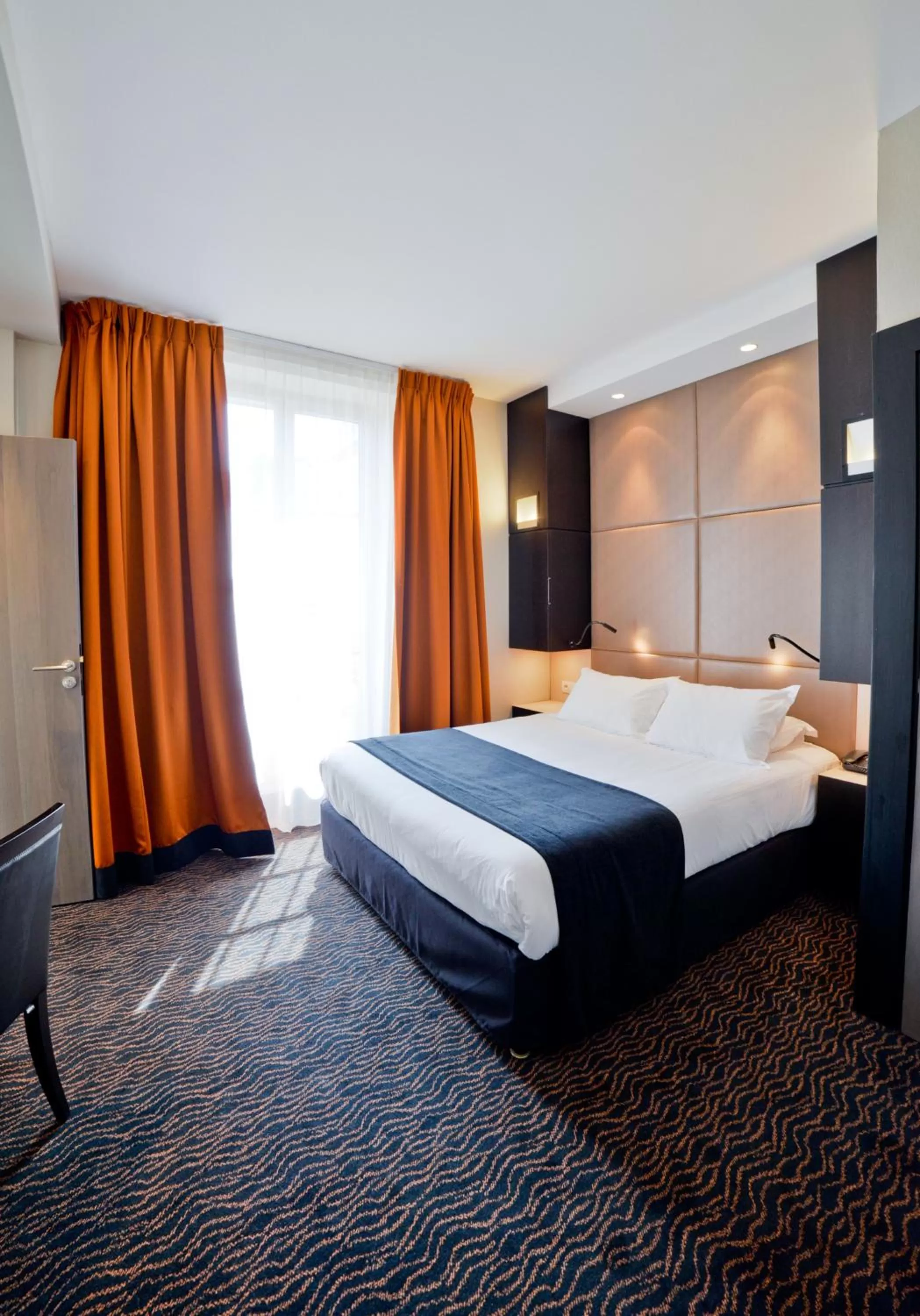 Bed in Hôtel Mercure Bayonne Centre Le Grand Hotel