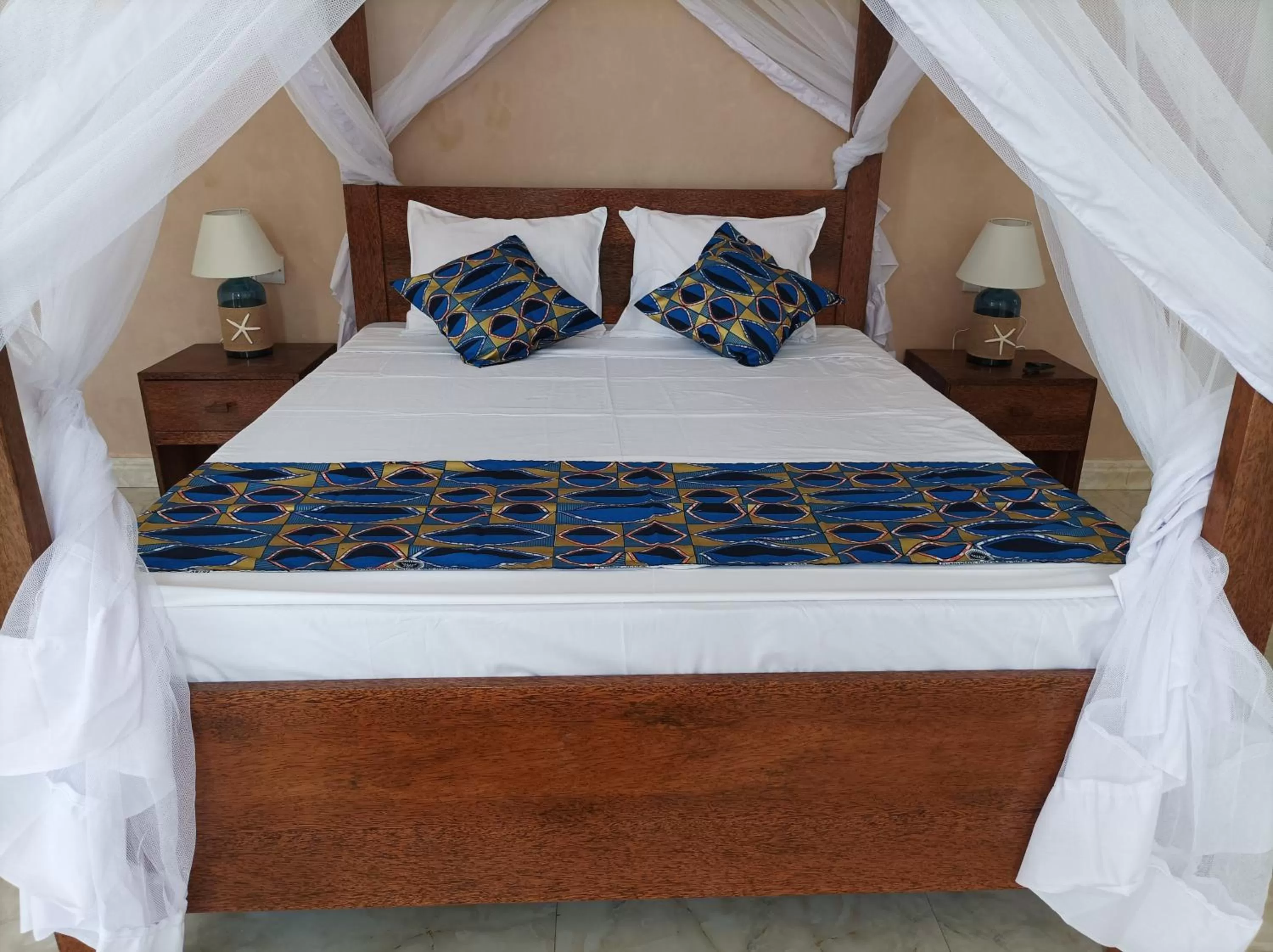 Bedroom, Bed in Zanzicrown