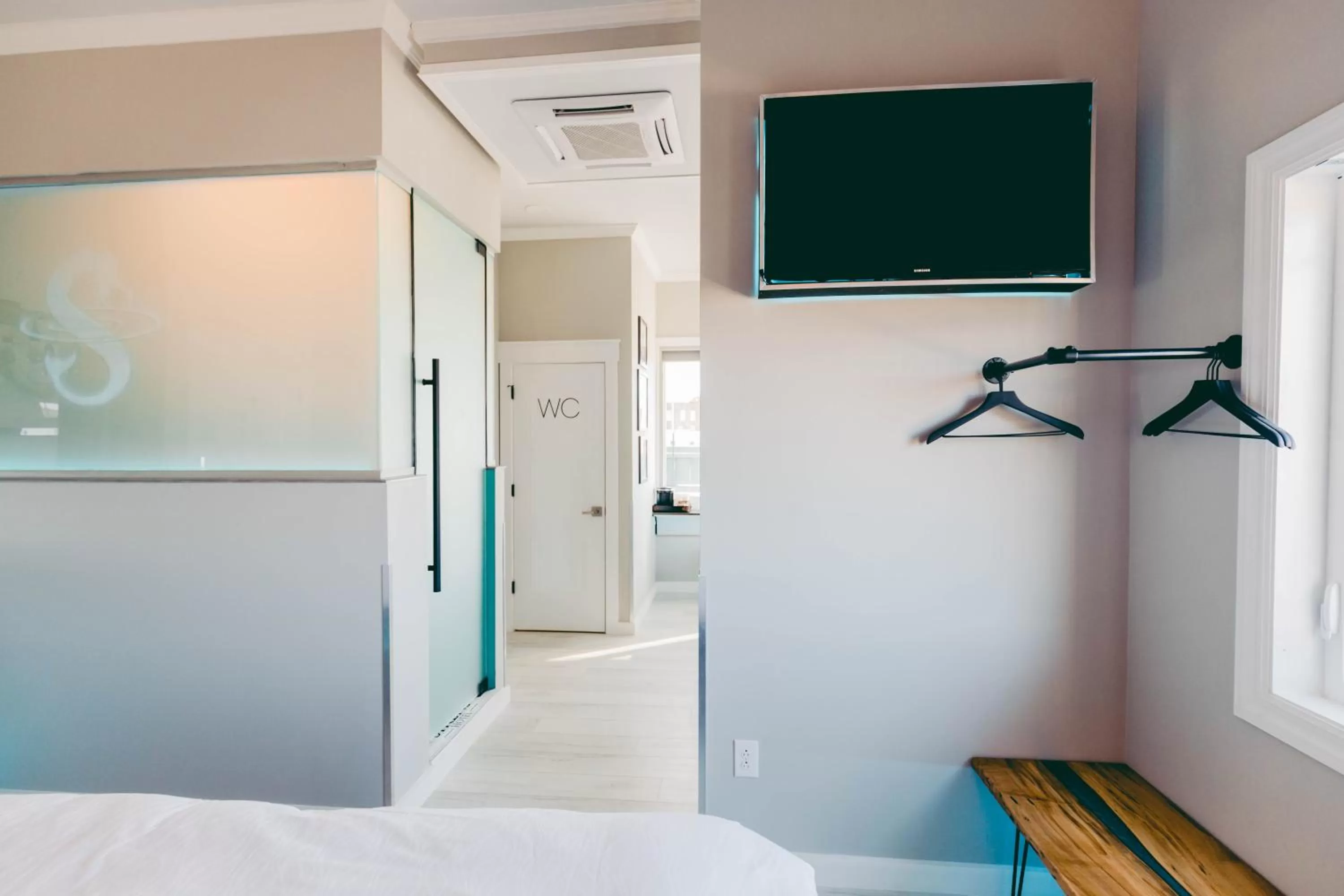 Bed in River Sirens Hotel-Contactless Check in Hotel