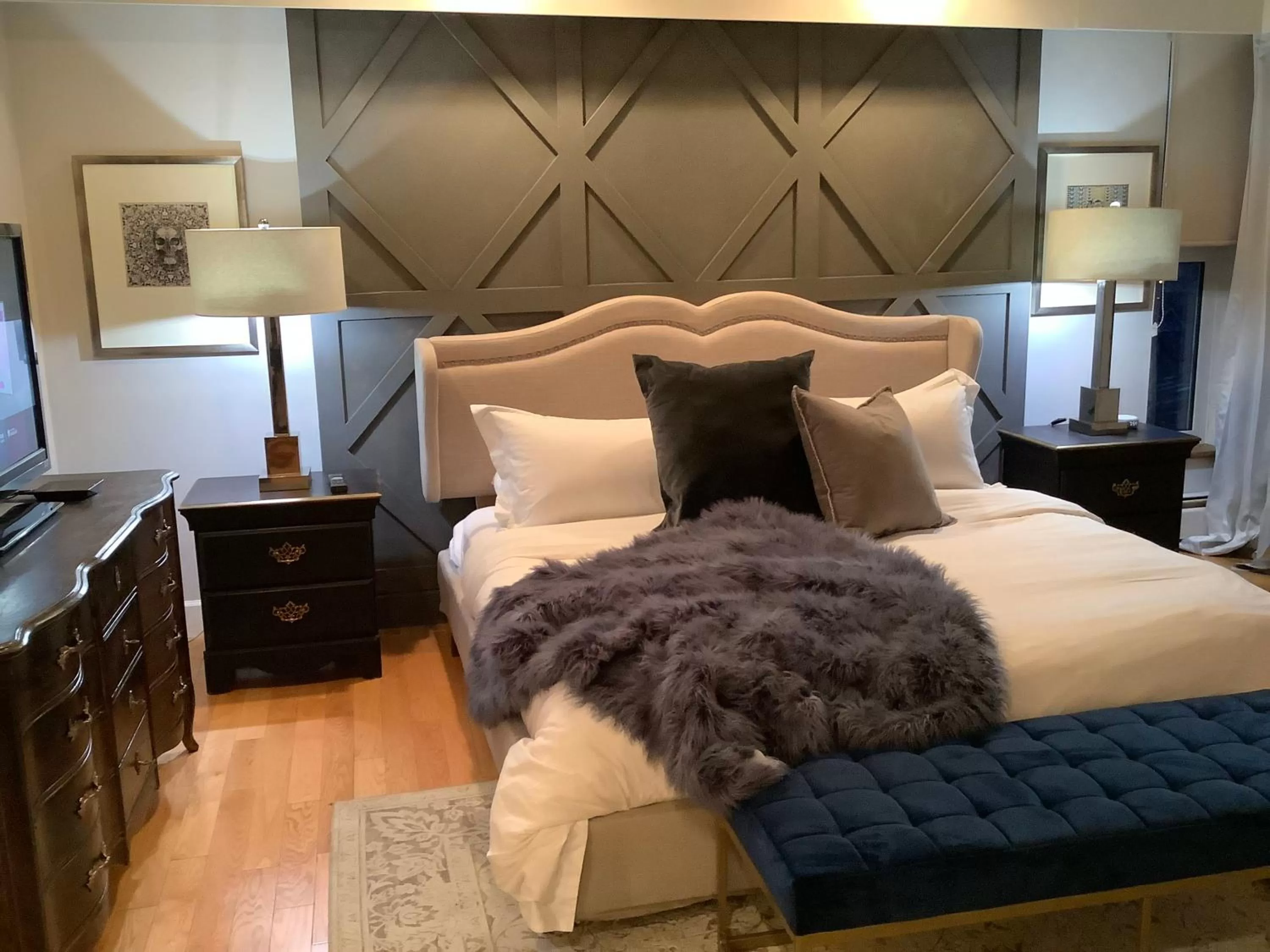 Bedroom, Bed in Suite Smart Vancouver