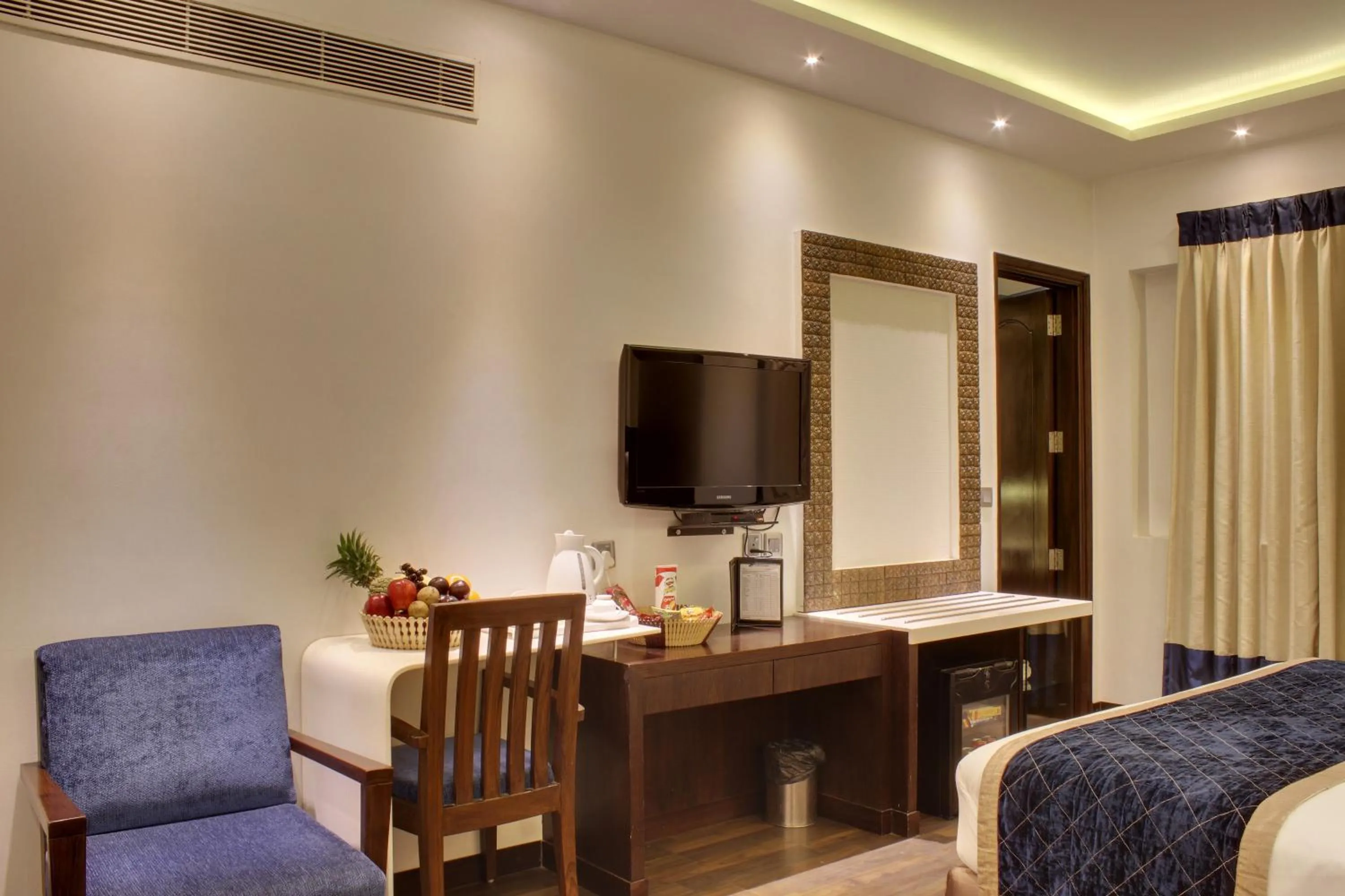 Decorative detail, Bed in Hotel Grand Godwin - Near New Delhi Railway Station - Paharganj