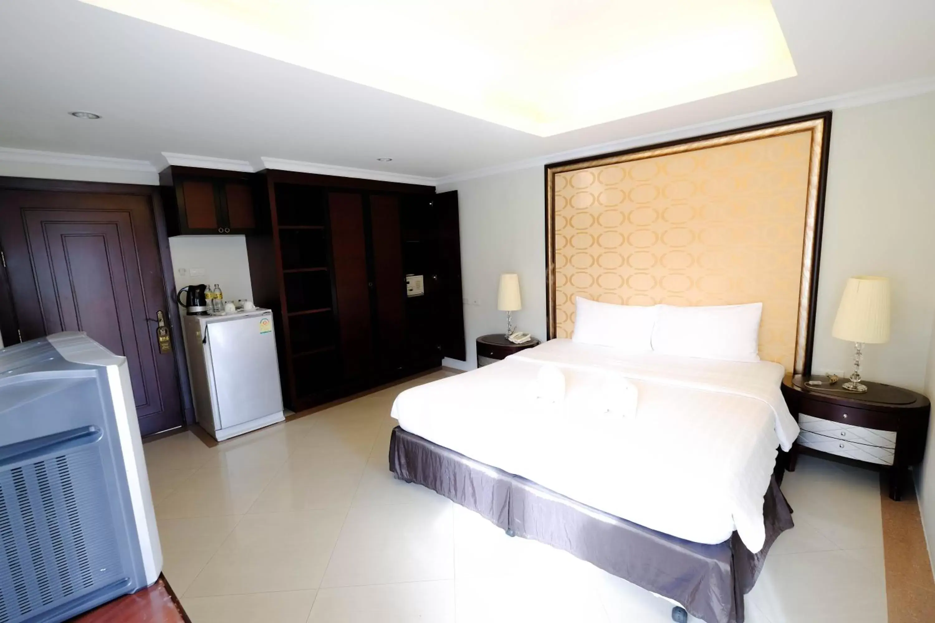 Double Room in LK Metropole (Junior Wing) Double Room in LK Metropole (Junior Wing)