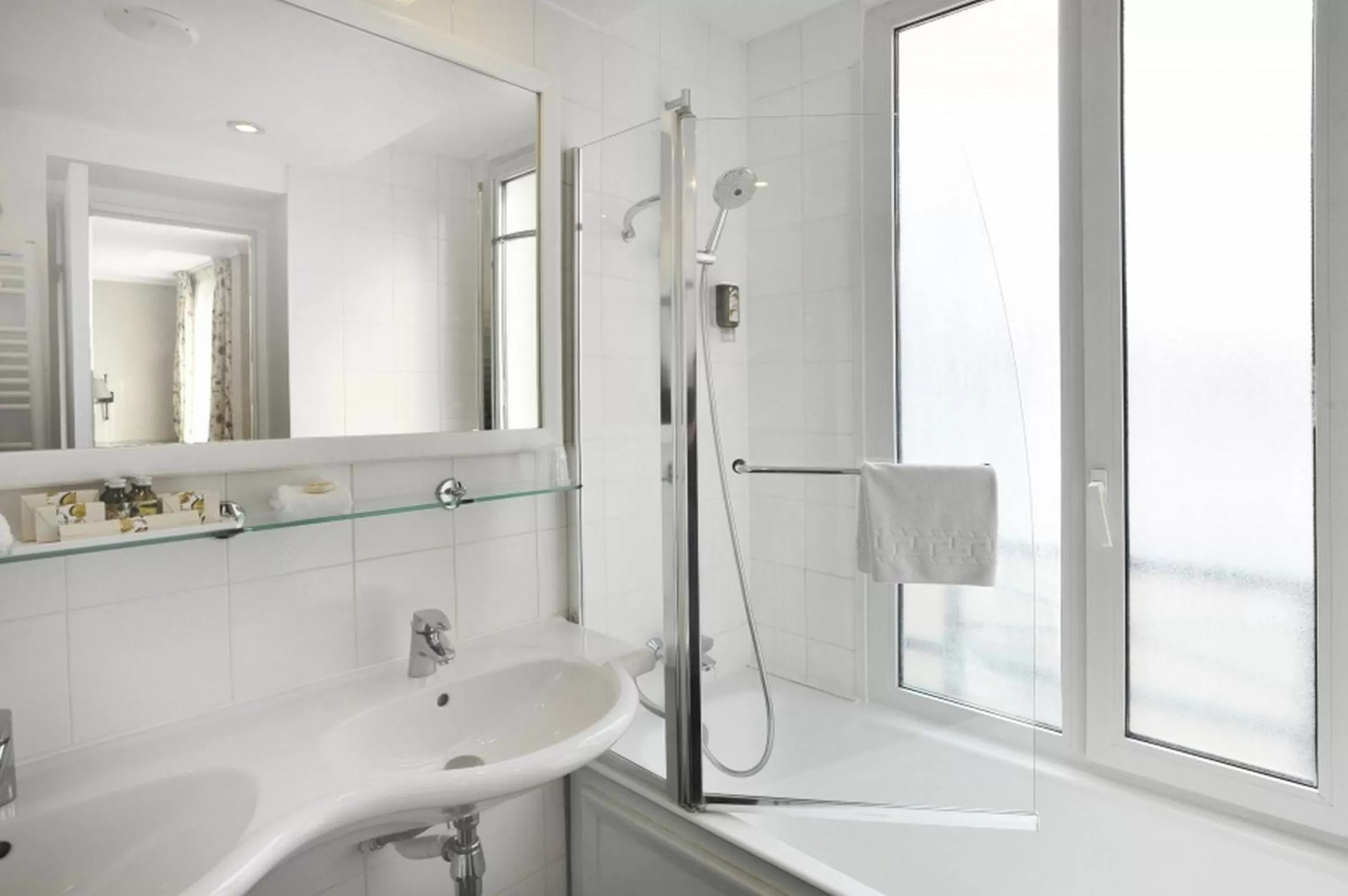 Bathroom in Hotel Relais Bosquet by Malone