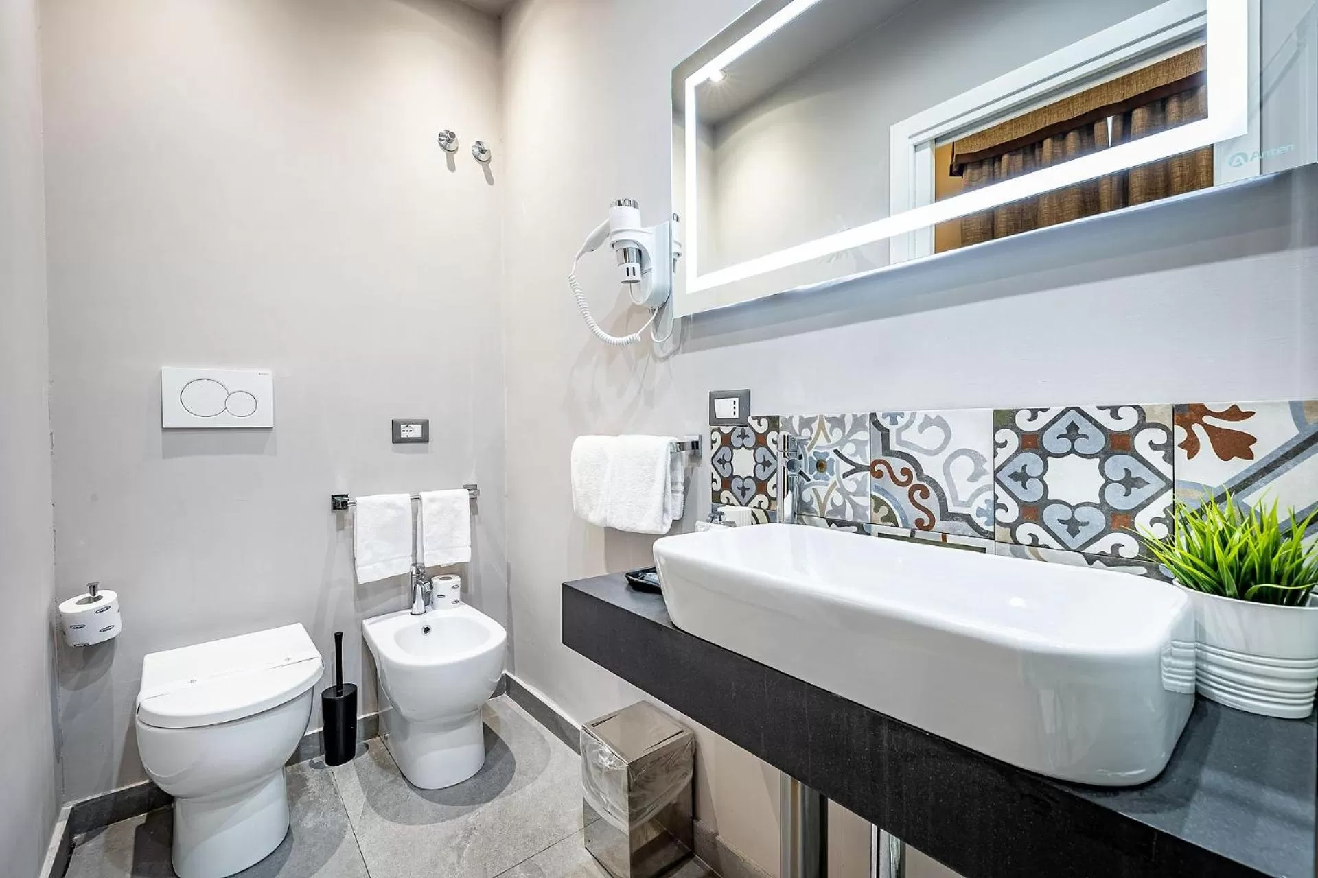 Toilet in Martelli 6 Suite & Apartments
