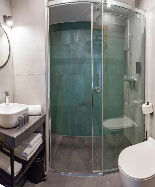 Shower in Hotel Alexander