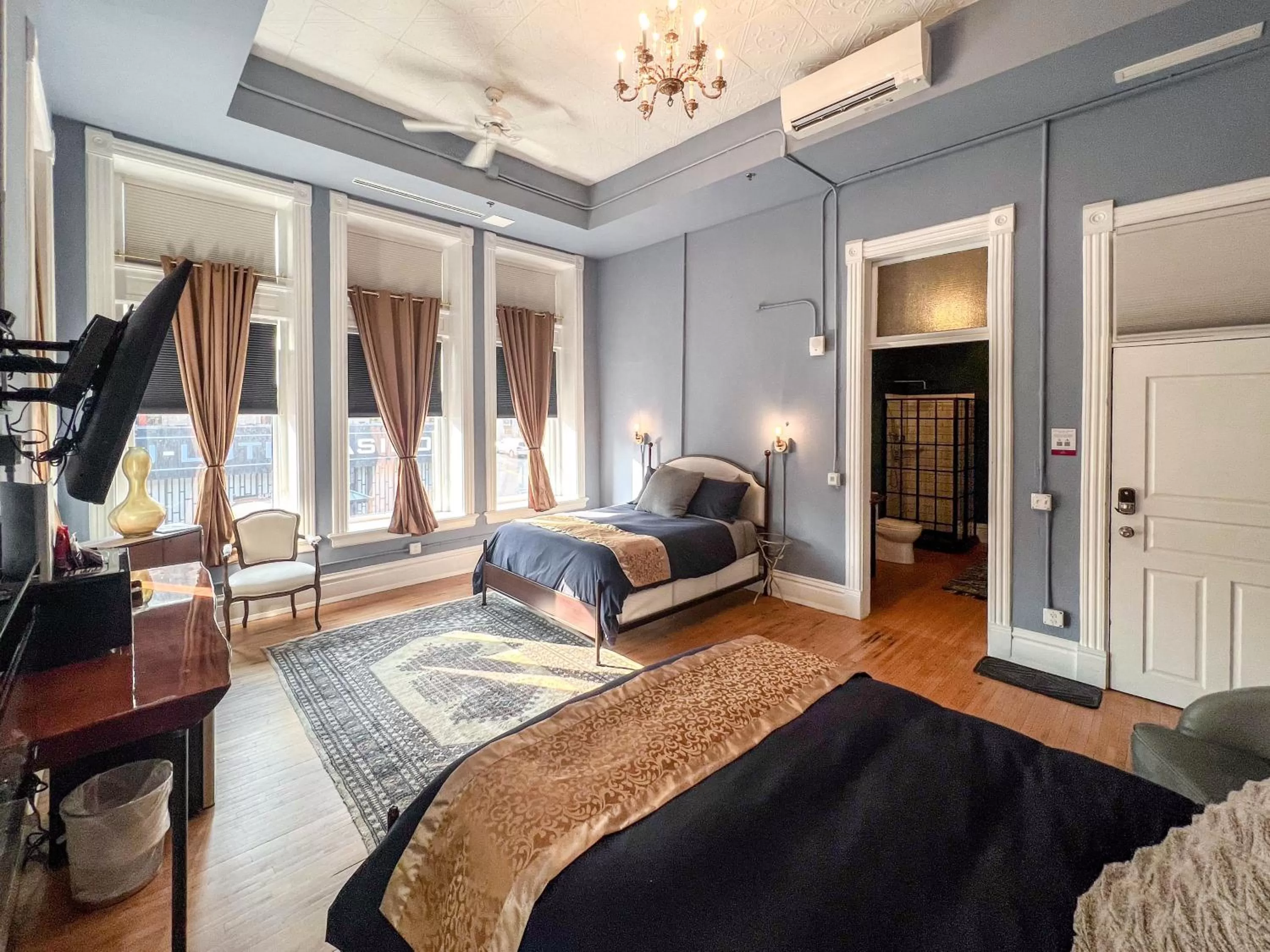 Bed in The Oliver Inn