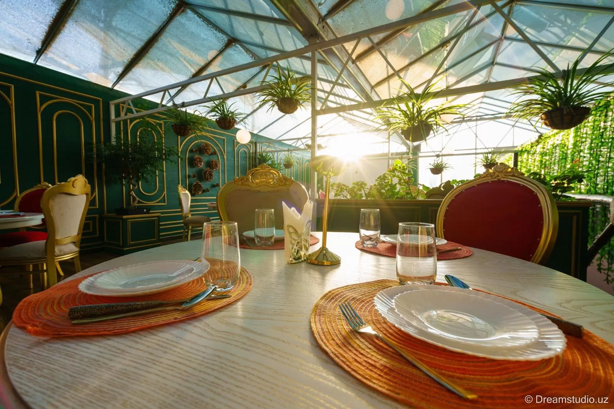 Restaurant/Places to Eat in Sahid Zarafshon