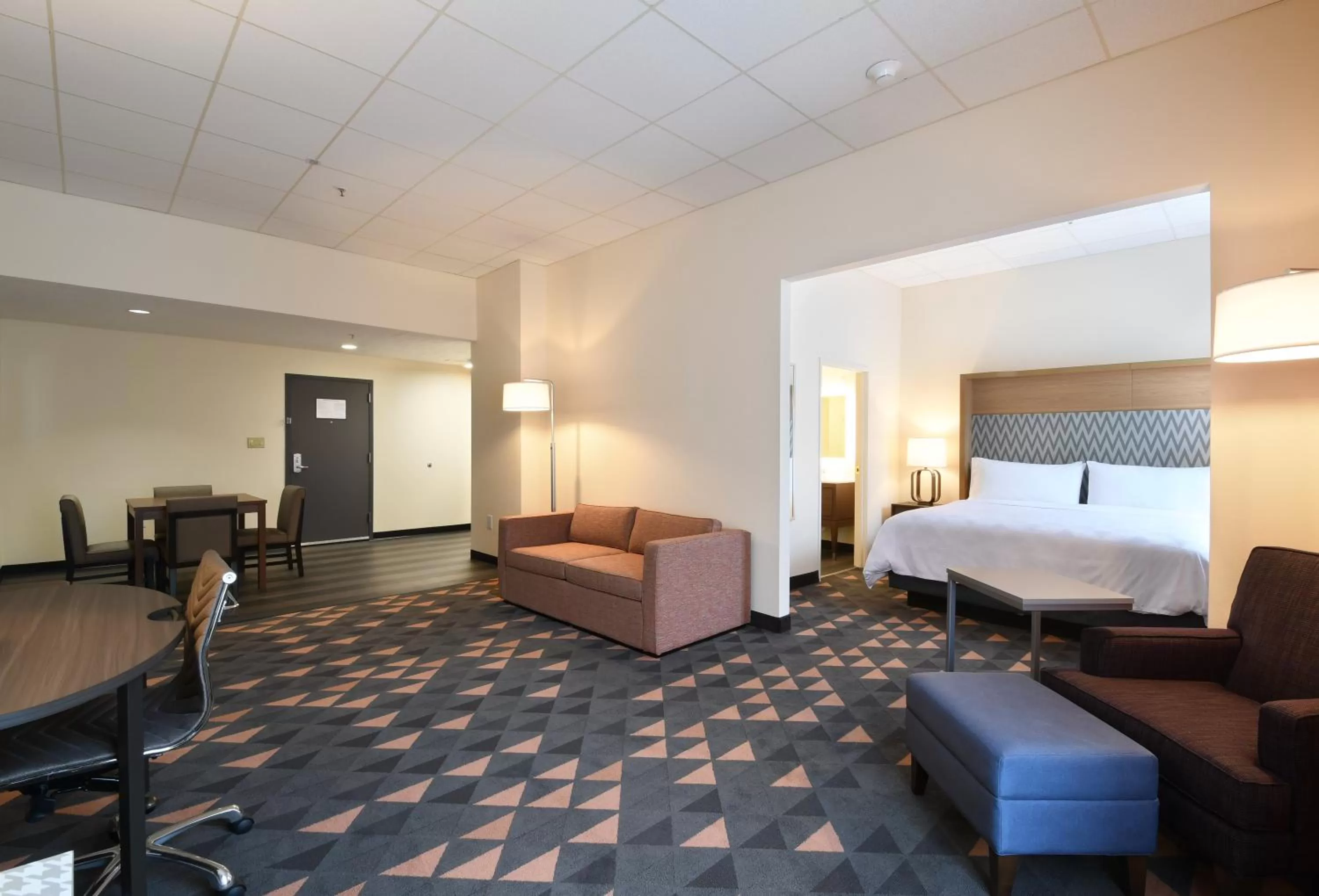 Photo of the whole room, Bed in Holiday Inn Fredericksburg - Conference Center by IHG