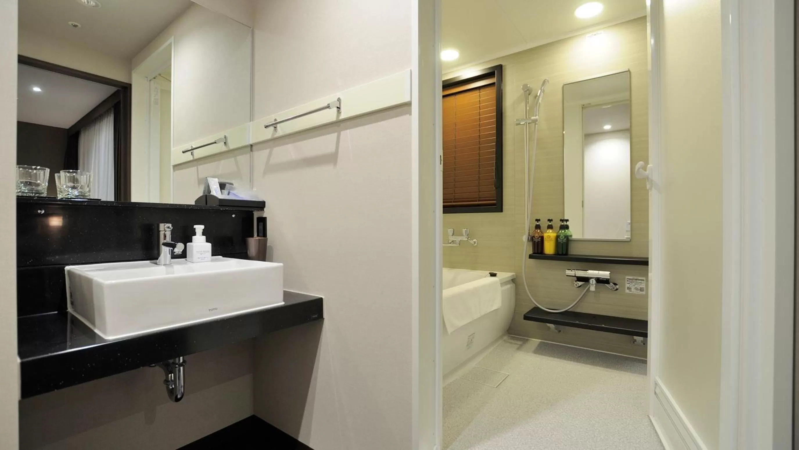 Shower in JR-East Hotel Mets Utsunomiya