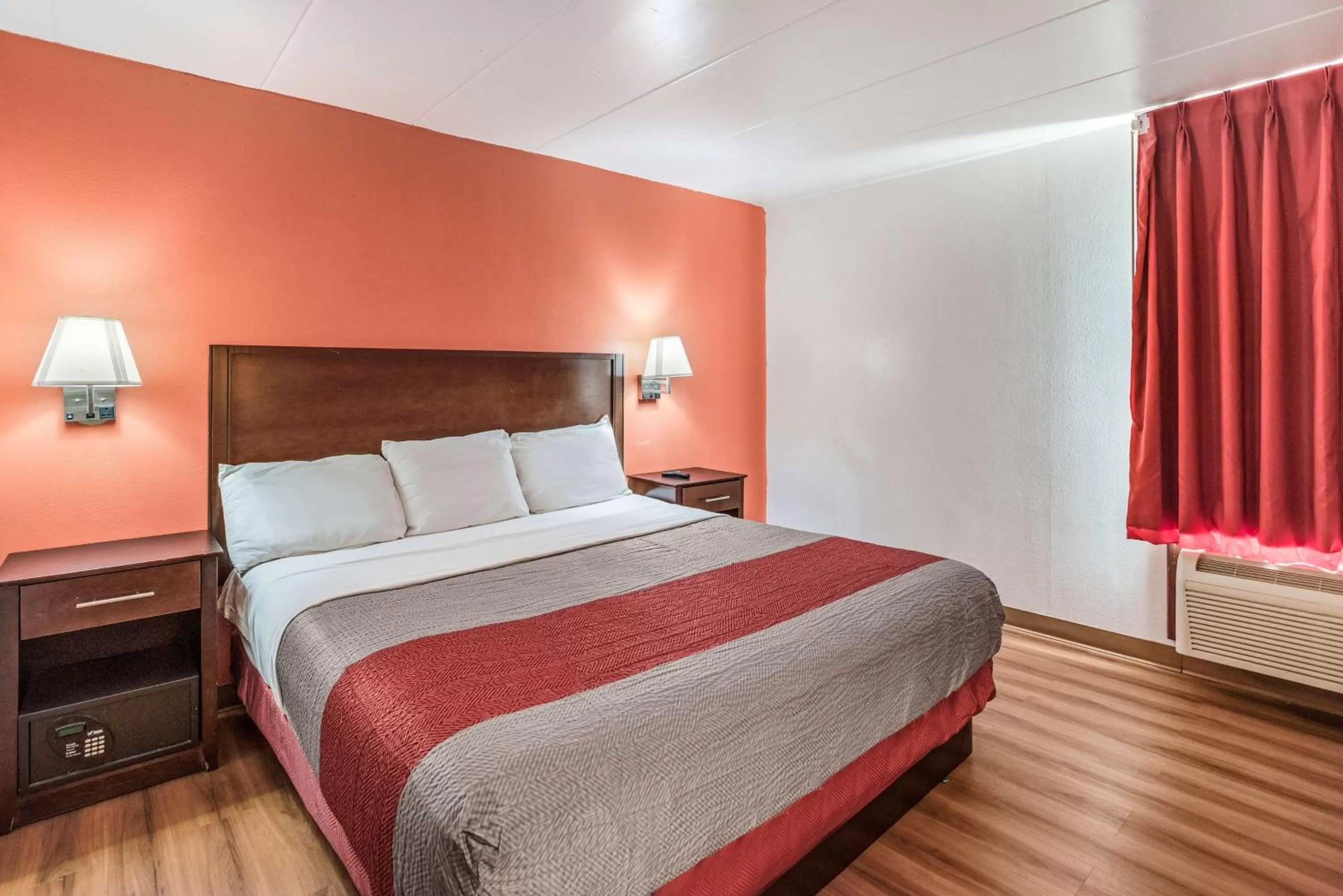 Photo of the whole room, Bed in Motel 6-Levittown, PA - Bensalem