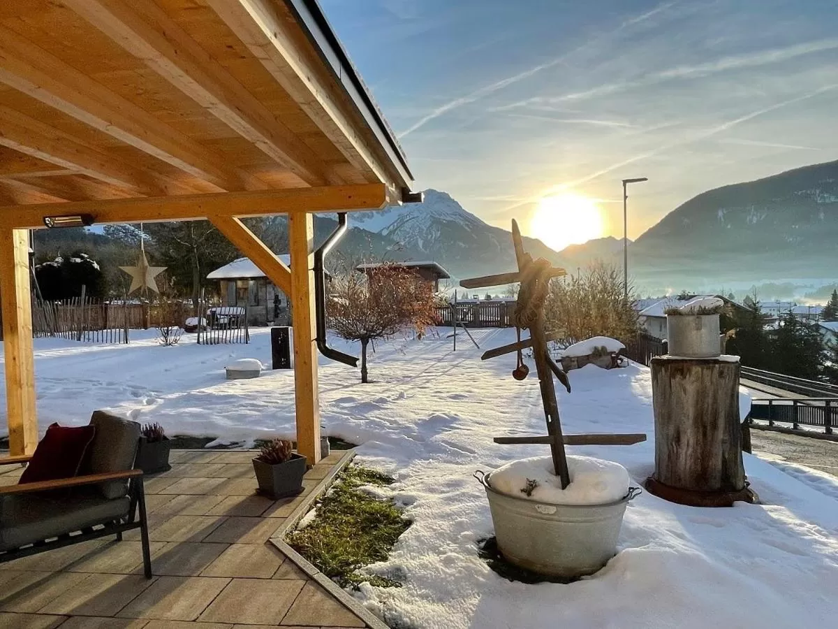 Patio, Swimming Pool in Hotel zum Urviech -Erwachsenenhotel-