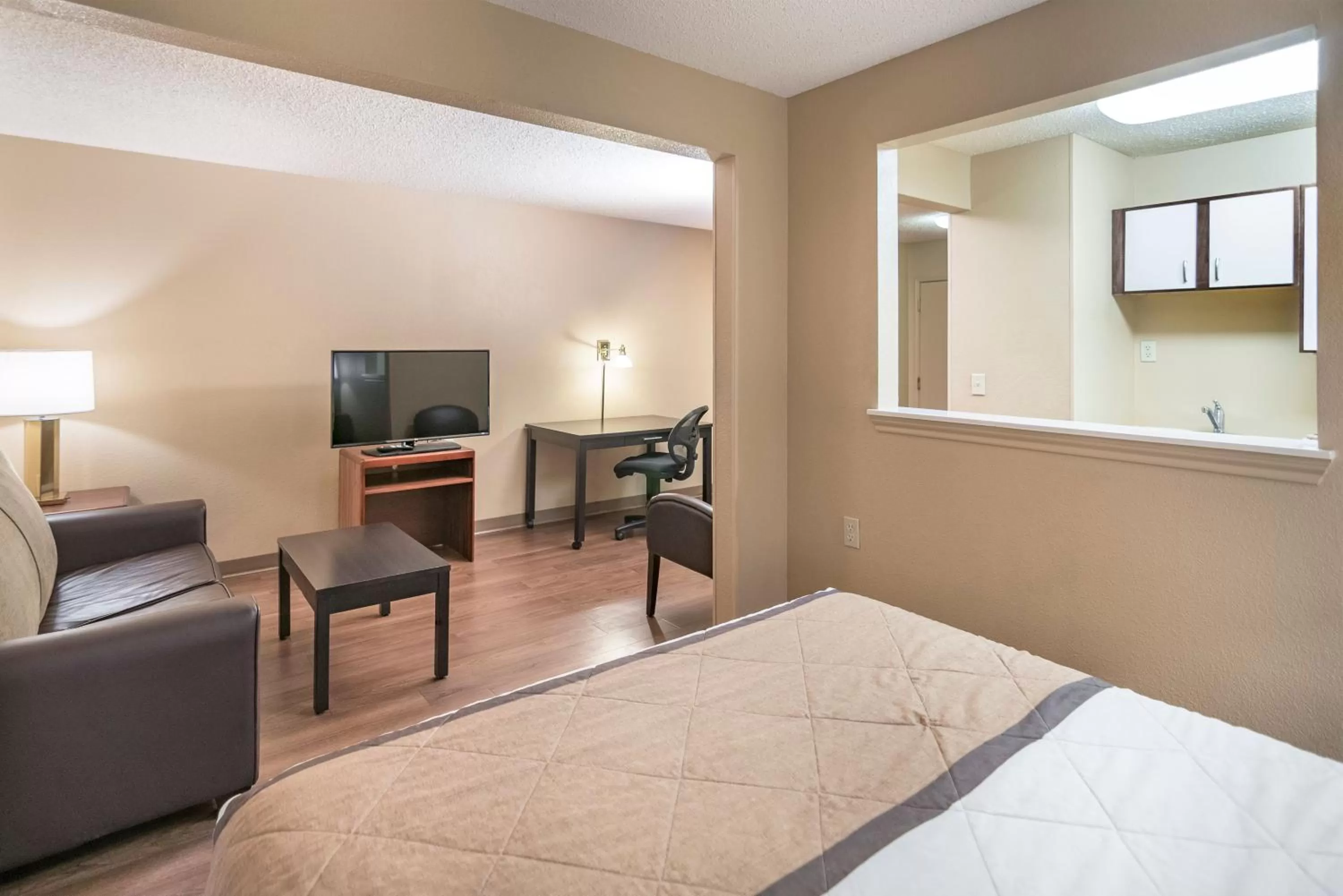 Bed in Extended Stay America Suites - Oklahoma City - Northwest