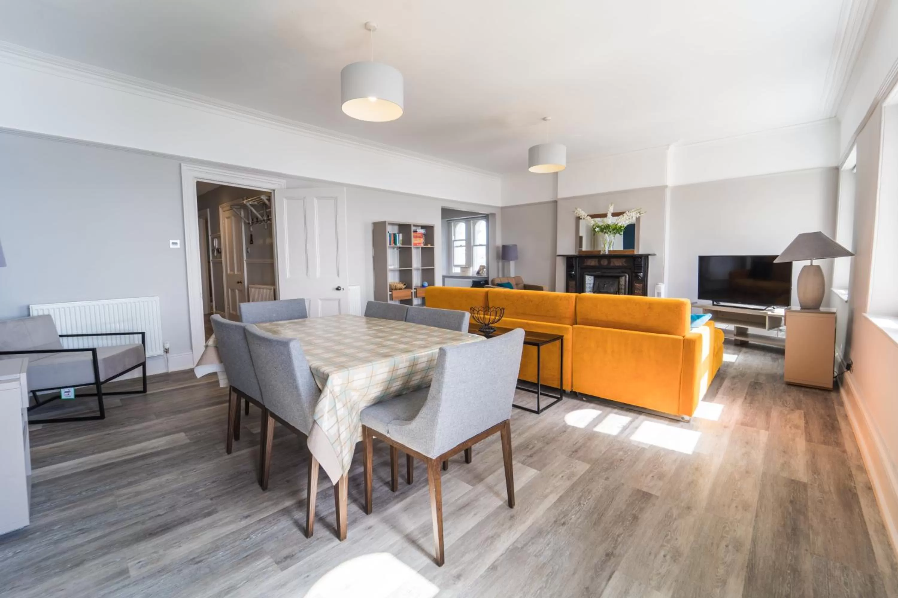 Dining area in 1 Elliot Terrace