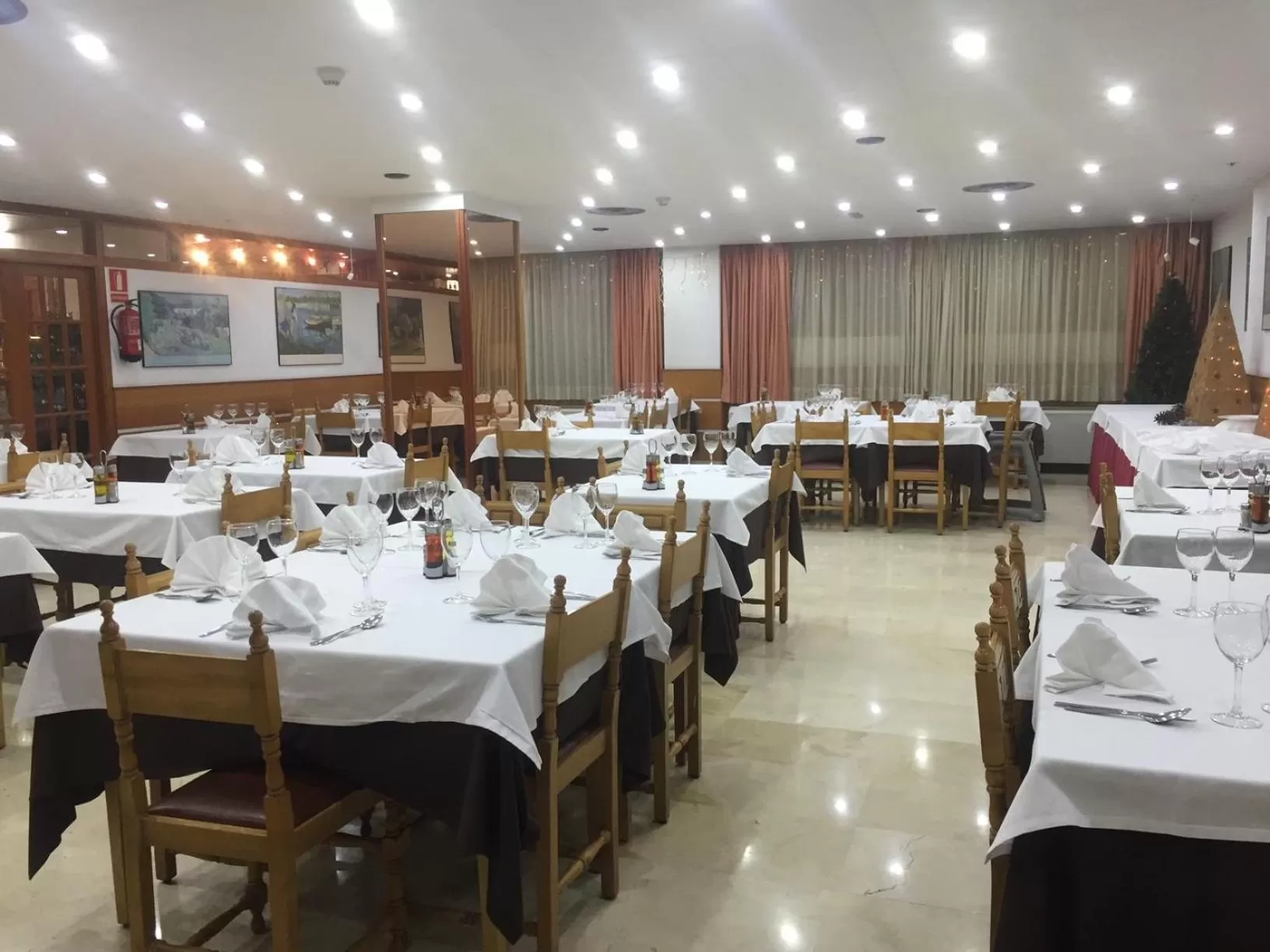 Restaurant/places to eat in Hotel Folch