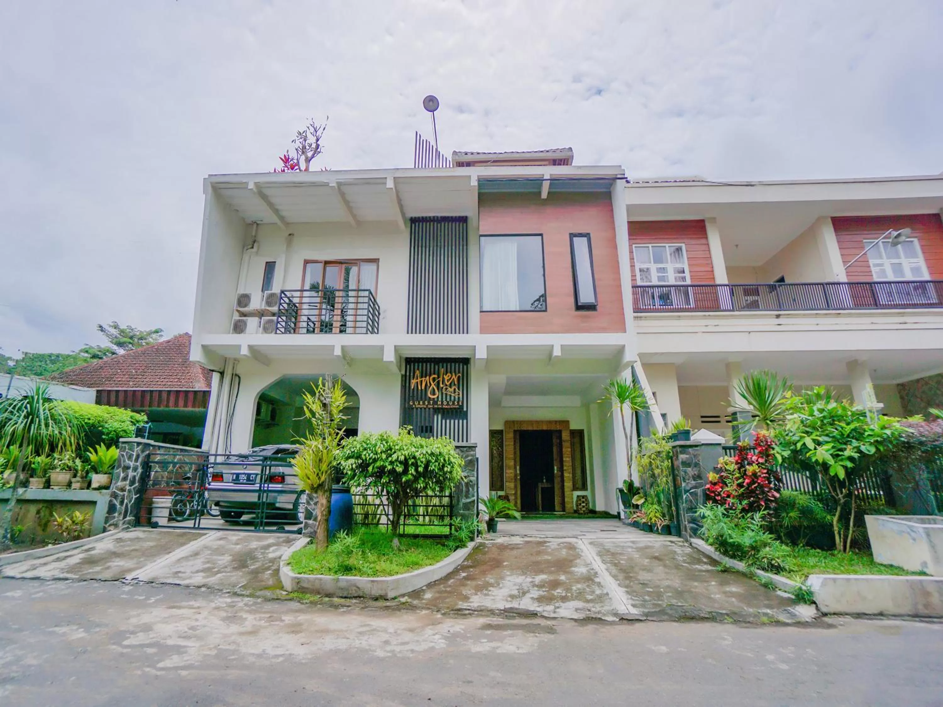 Property Building in SUPER OYO 90319 Angler Guest House Malang