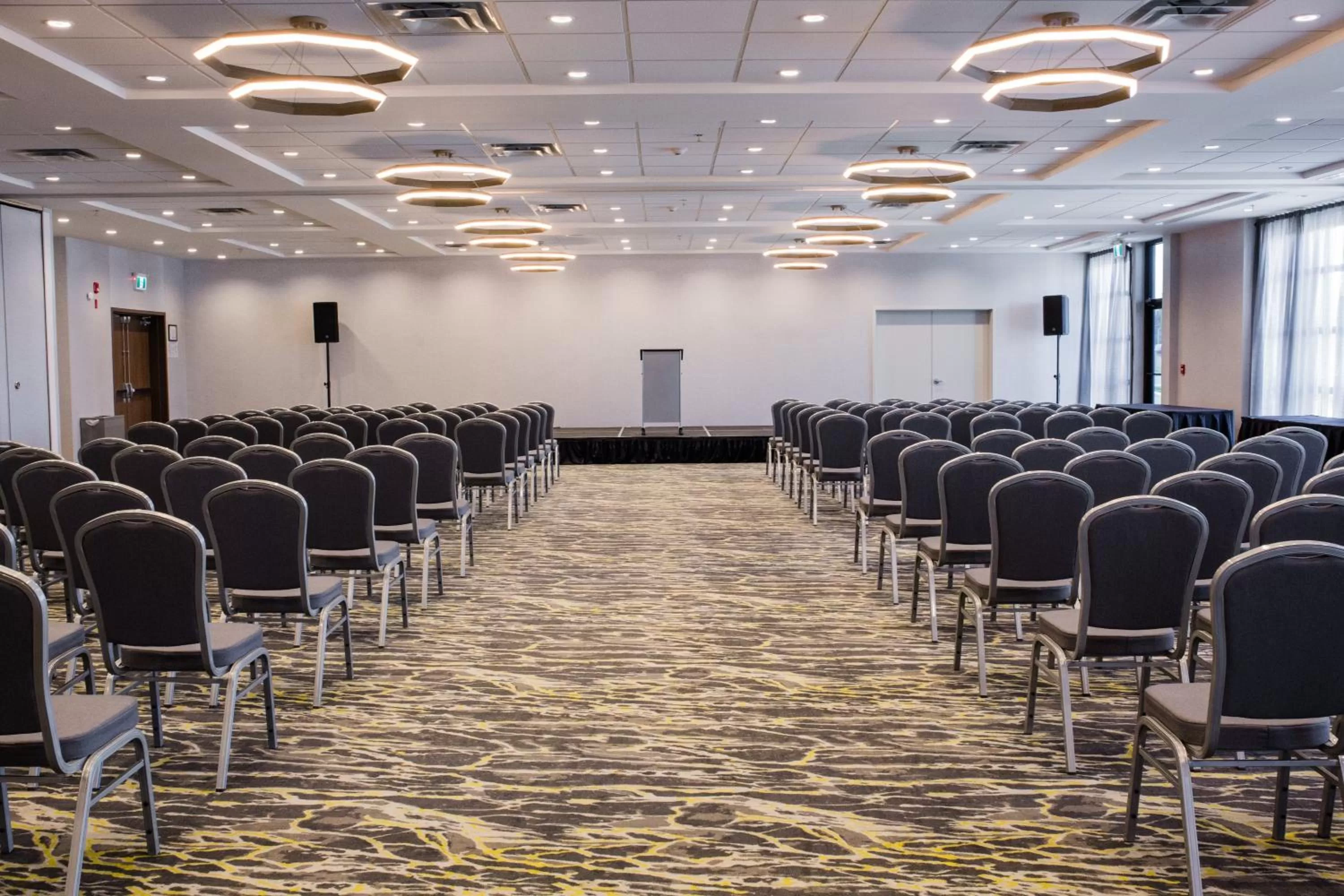 Meeting/conference room in Holiday Inn Hotel & Suites Calgary South - Conference Ctr by IHG