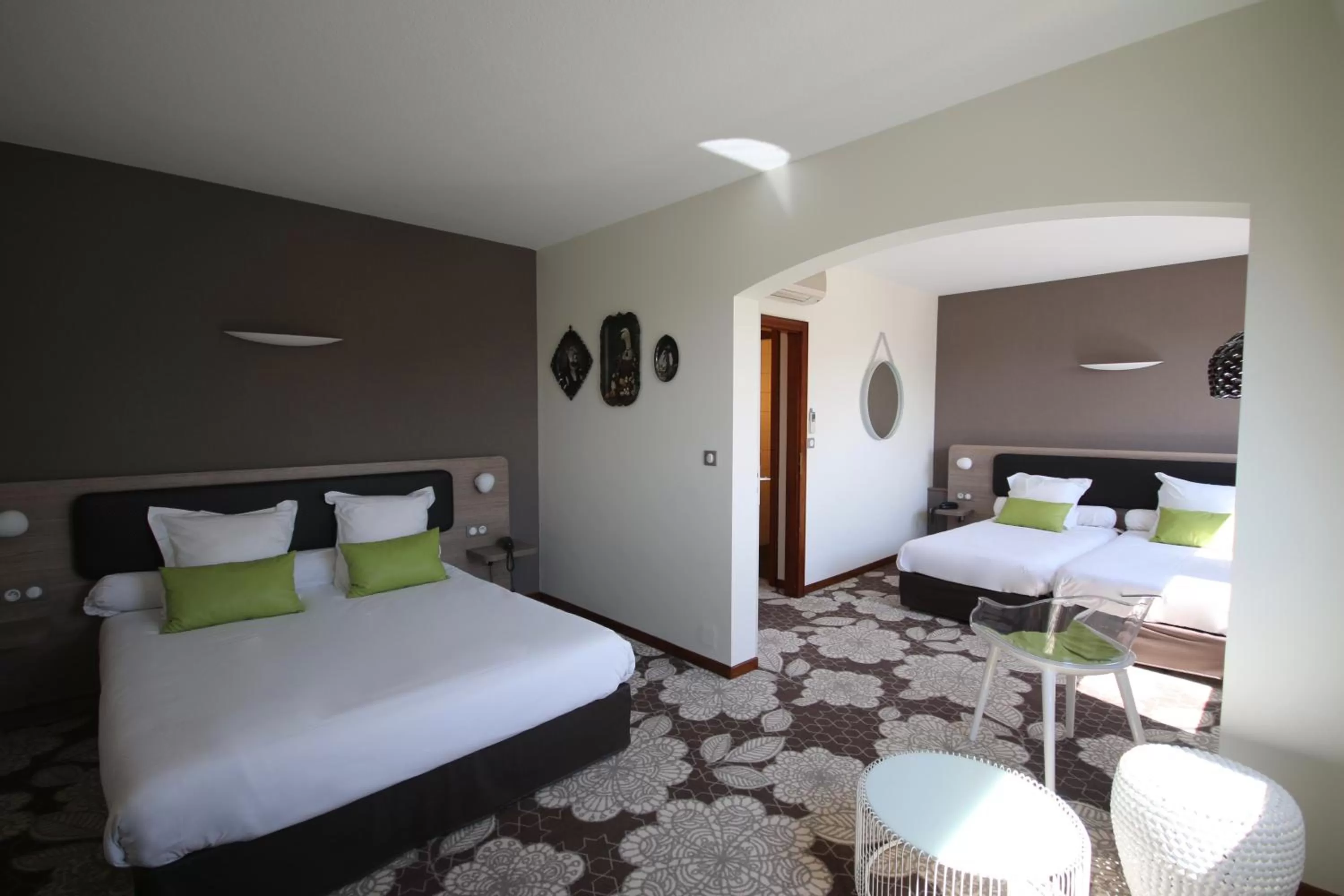 Photo of the whole room, Bed in Hôtel Restaurant Vaillant Colmar Nord