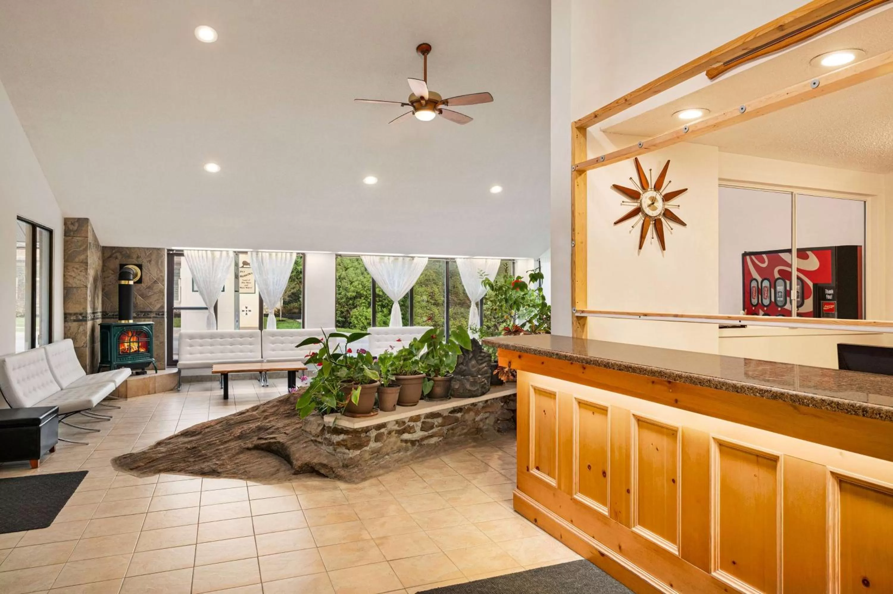 Lobby or reception in Howard Johnson by Wyndham Gravenhurst