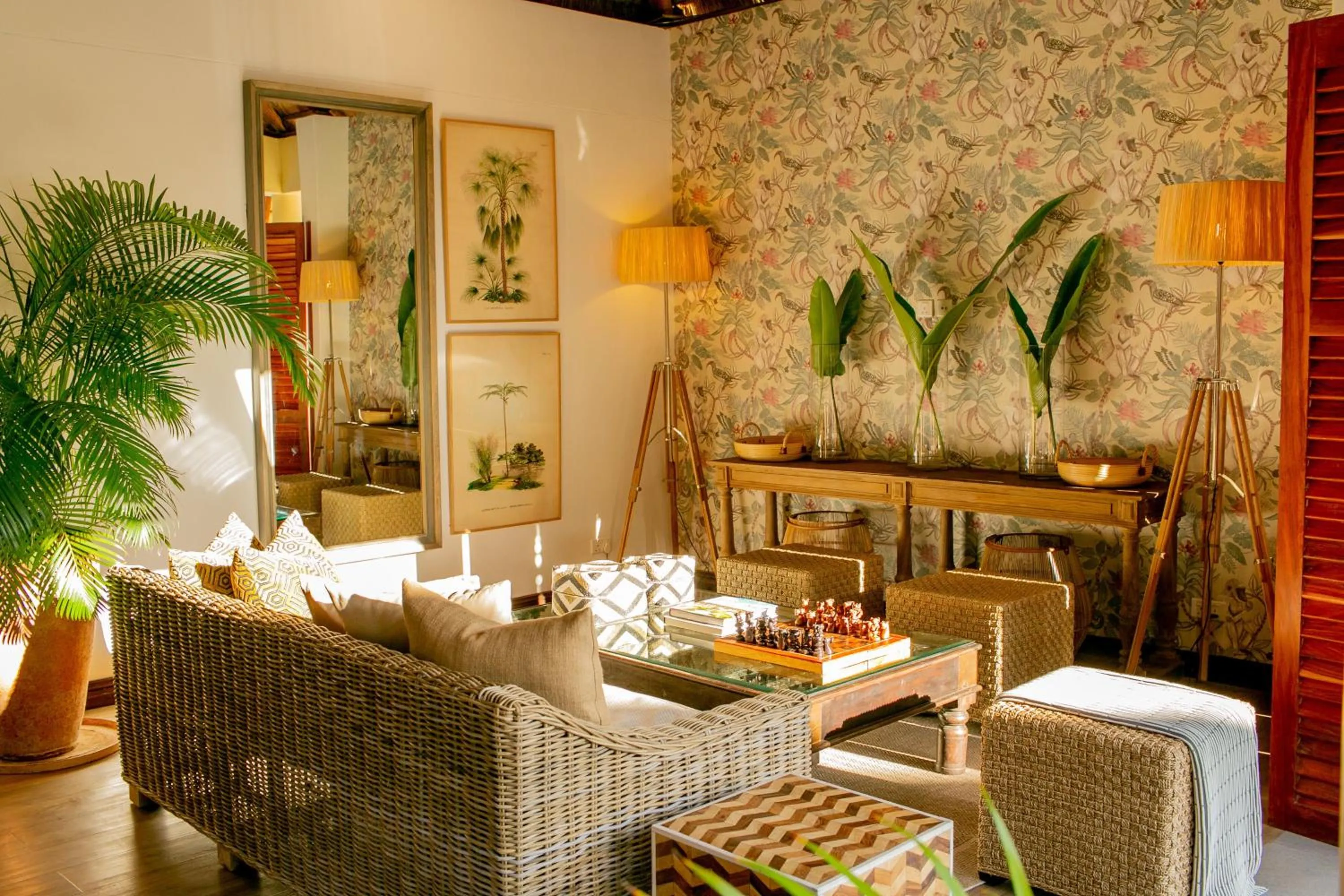 Communal lounge/ TV room in Ilala Lodge Hotel