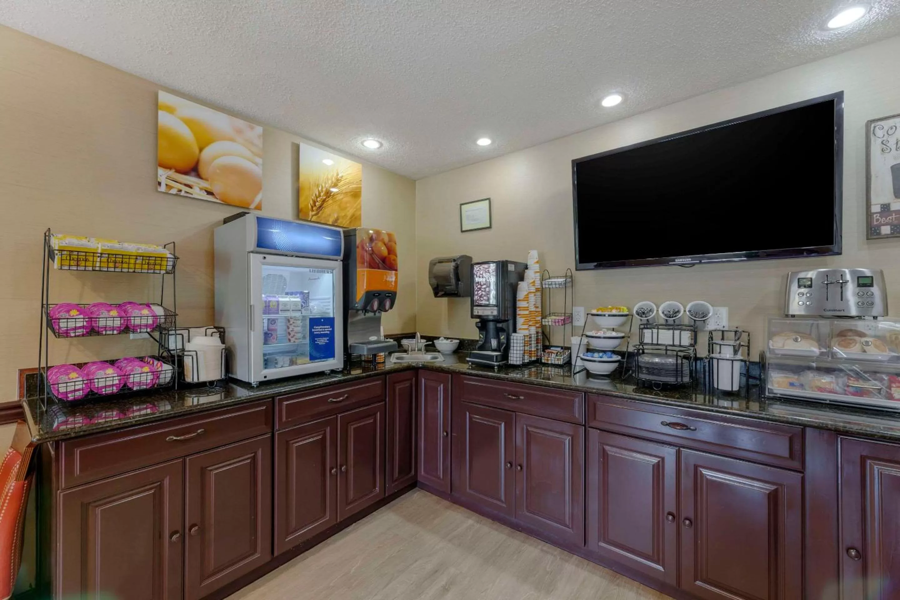 Breakfast in Comfort Inn Mount Vernon Downtown