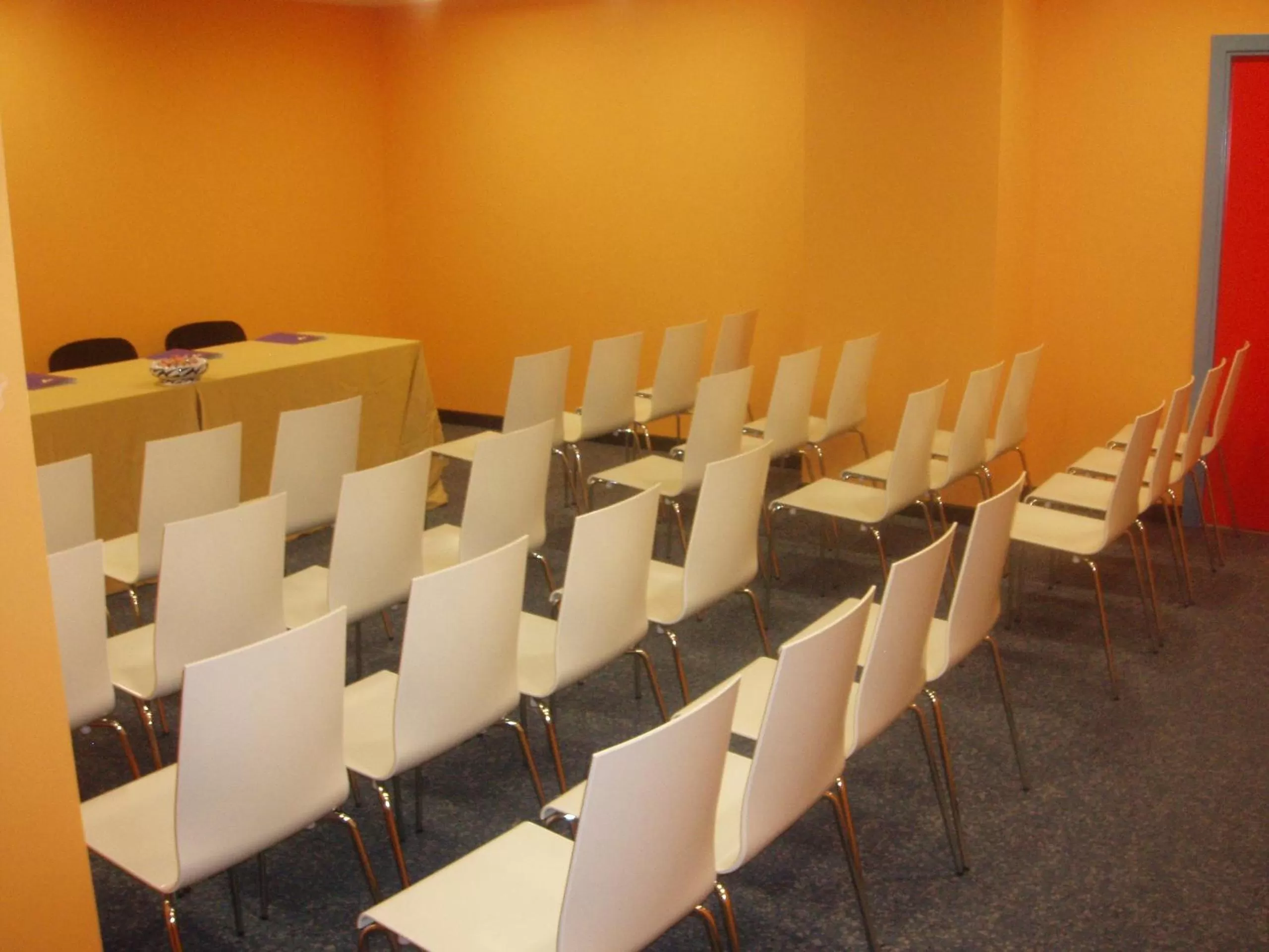 Business facilities in Hotel Gran Via