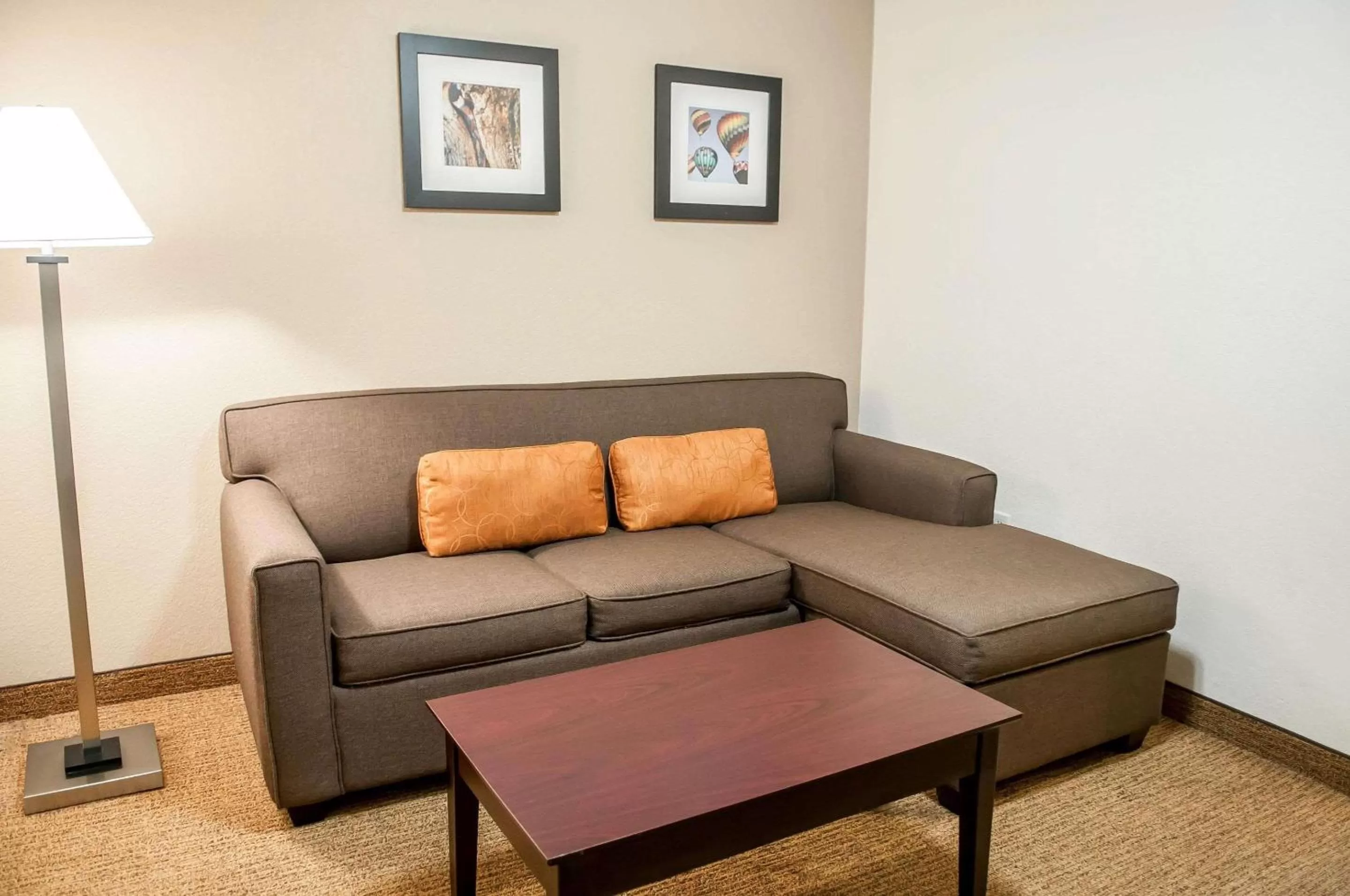 Photo of the whole room in Comfort Suites Albuquerque-North Journal Center