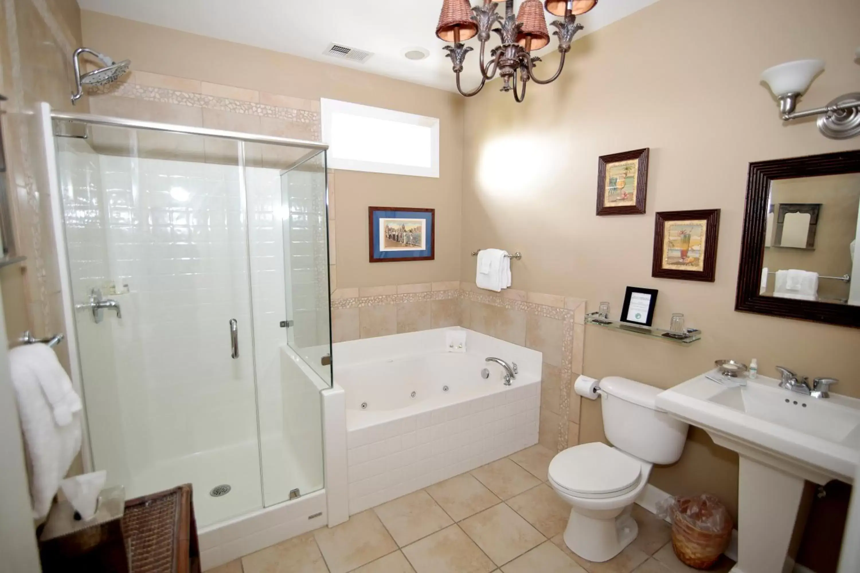 Superior Queen Room in Water's Edge Inn - Adults Only Superior Queen Room in Water's Edge Inn - Adults Only