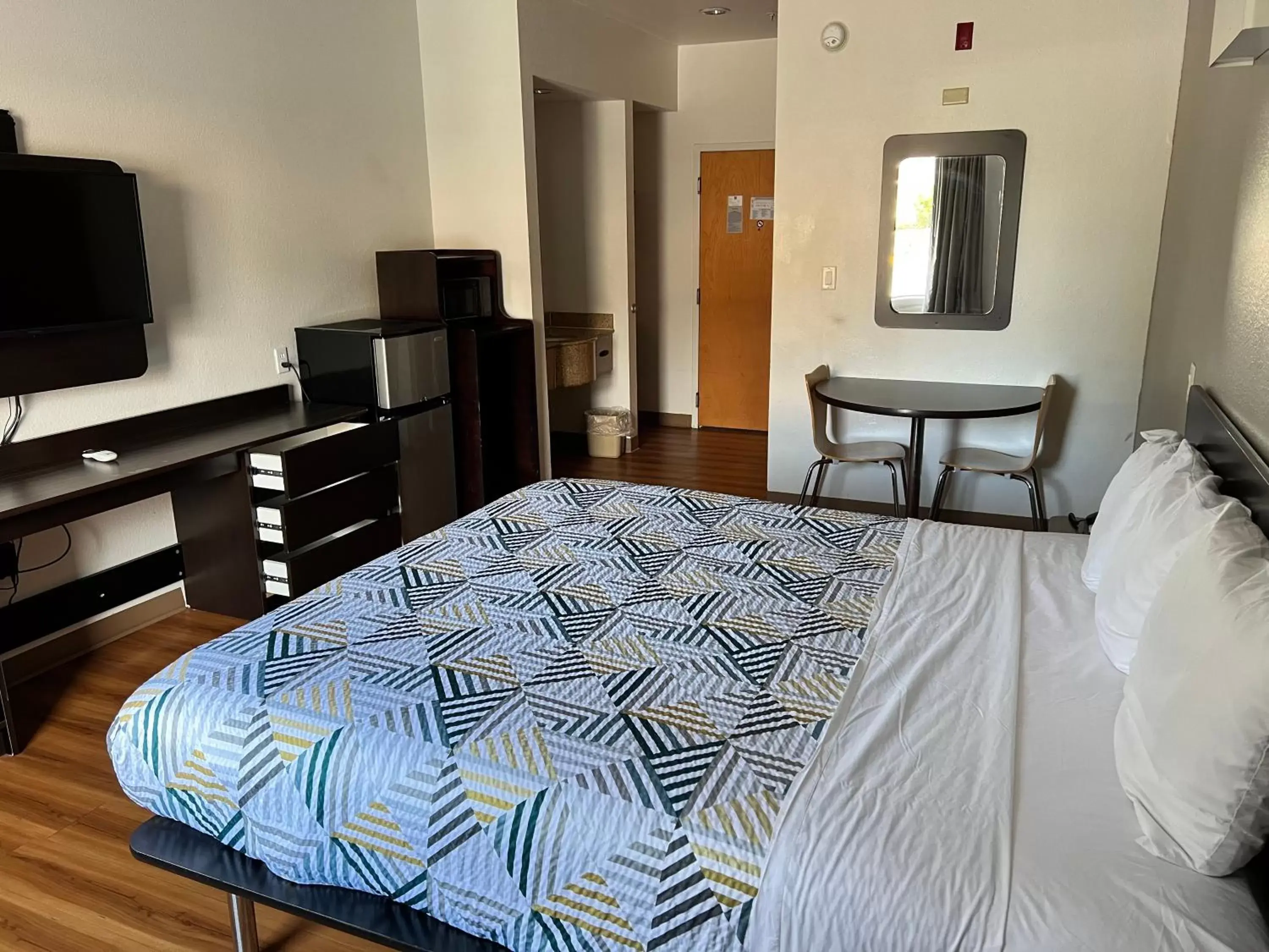 King Room - Non-Smoking in Quality Inn & Suites Biloxi - Ocean Springs King Room - Non-Smoking in Quality Inn & Suites Biloxi - Ocean Springs