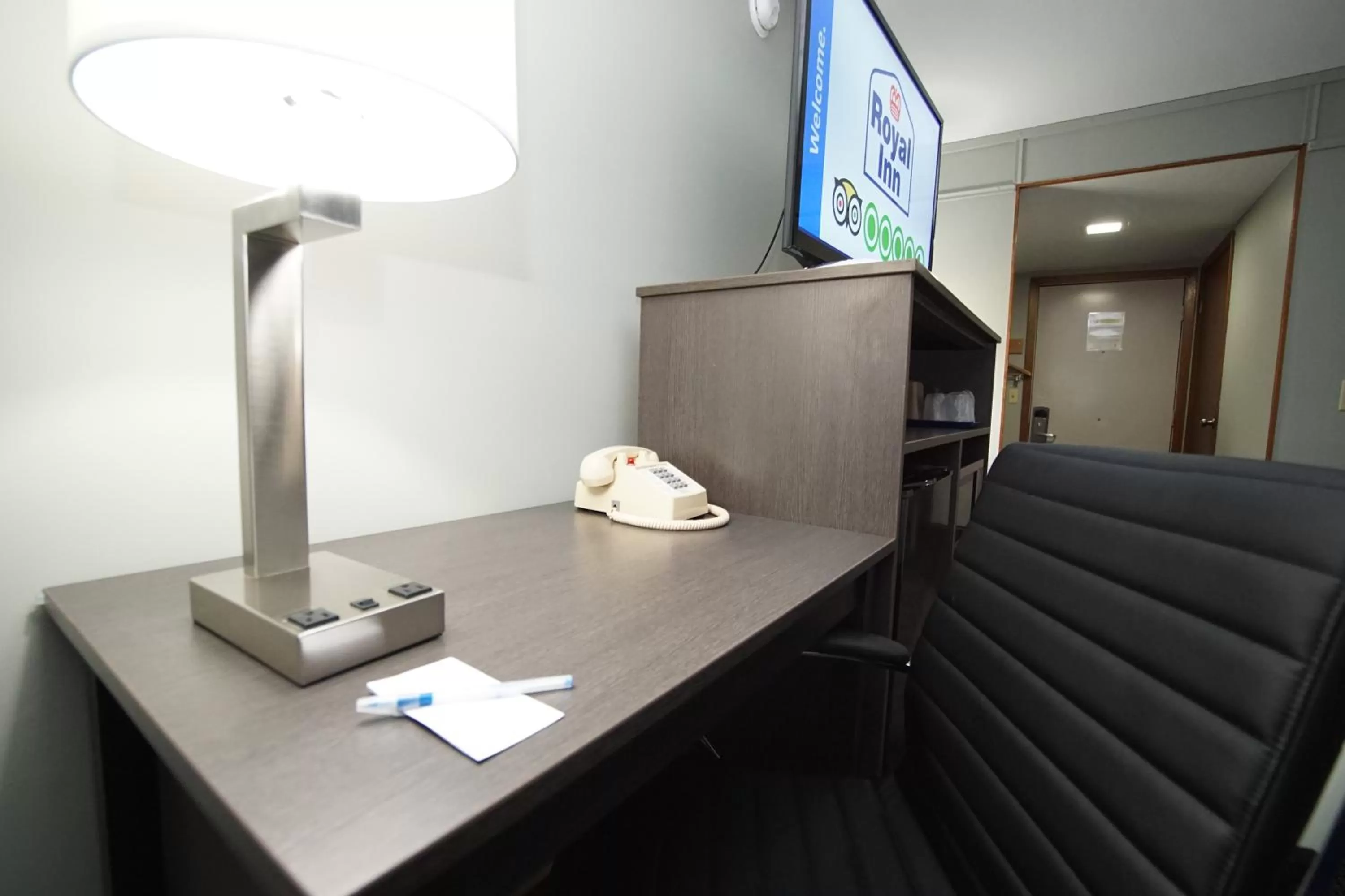 TV and multimedia in Royal Inn Hudson I-94