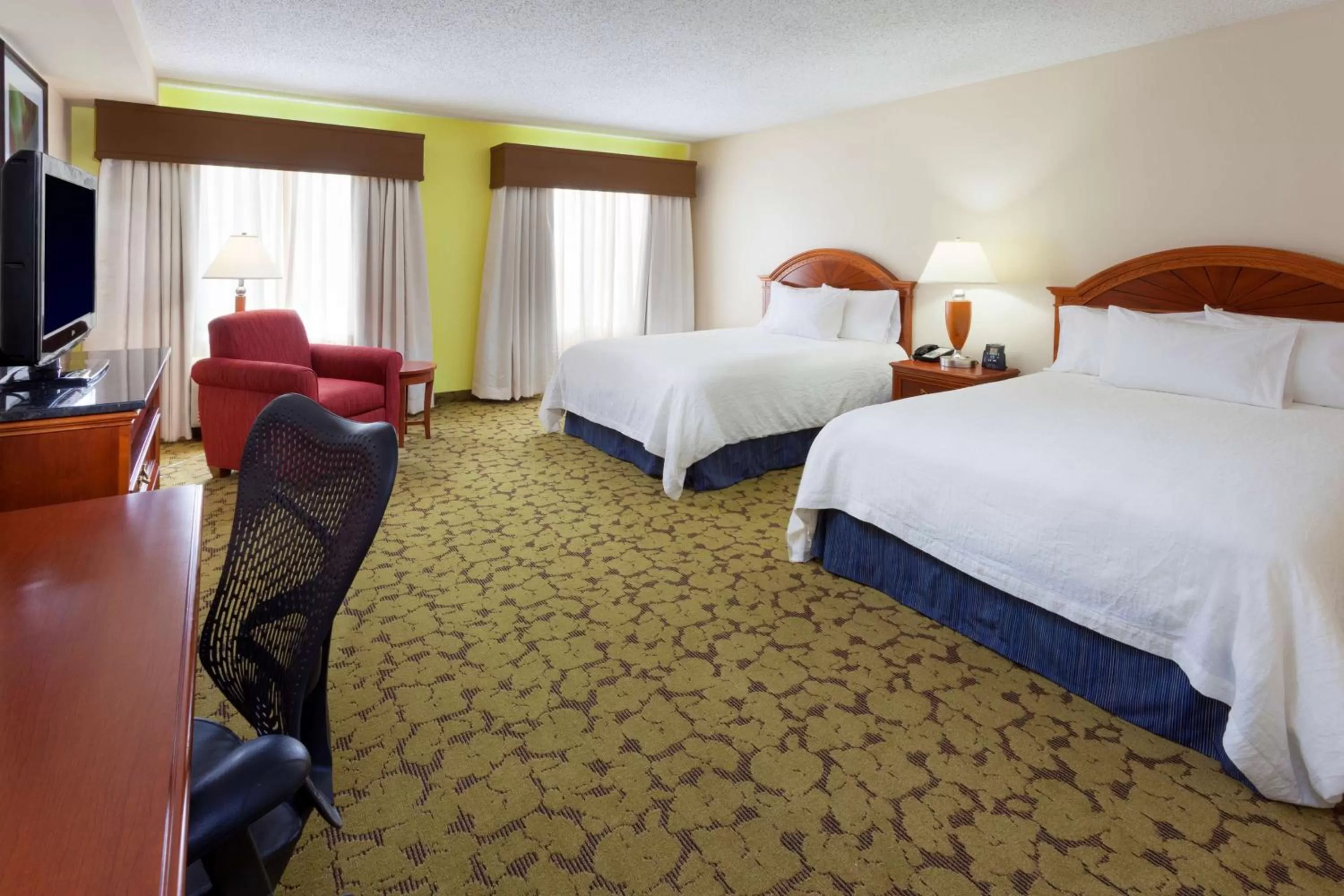 Queen Room with Two Queen Beds with Tub - Hearing Accessible in Hilton Garden Inn Gainesville