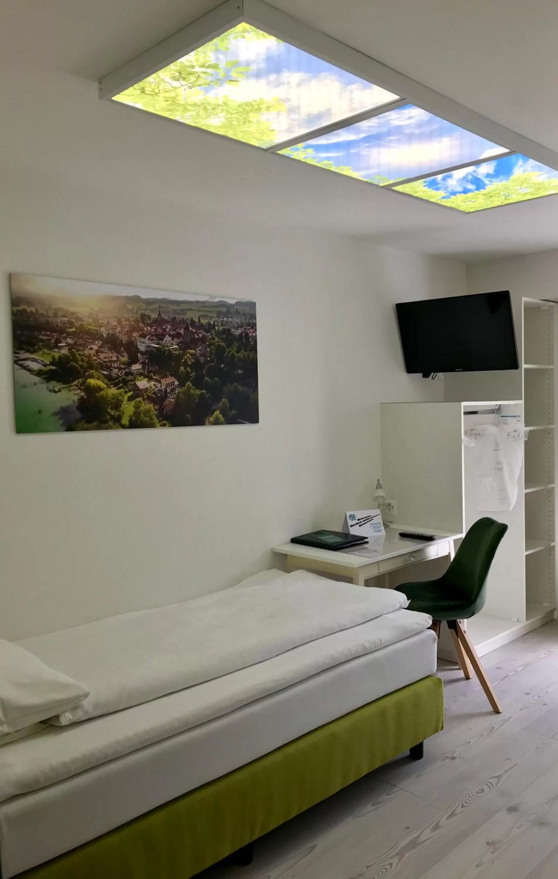 Photo of the whole room, Bed in Hotel Murtenhof & Krone