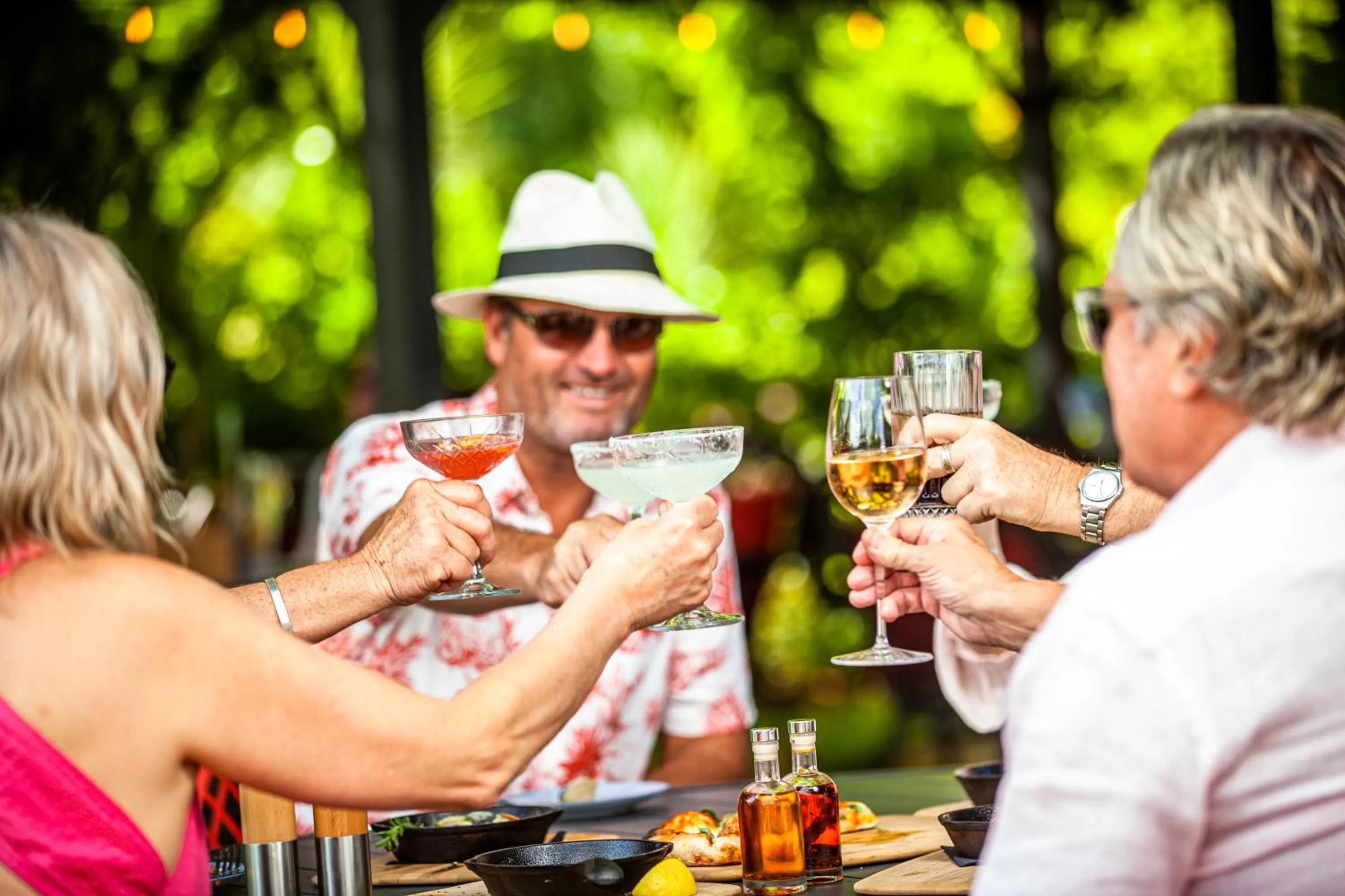 Restaurant/places to eat in The Oriana Orange - Retro Hotel & Resort