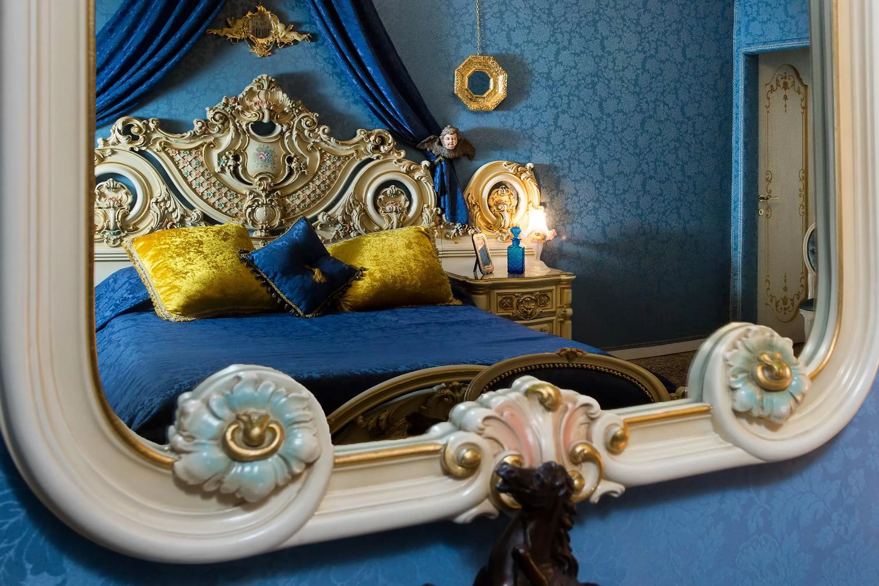 Decorative detail, Seating Area in Scalon del Doge