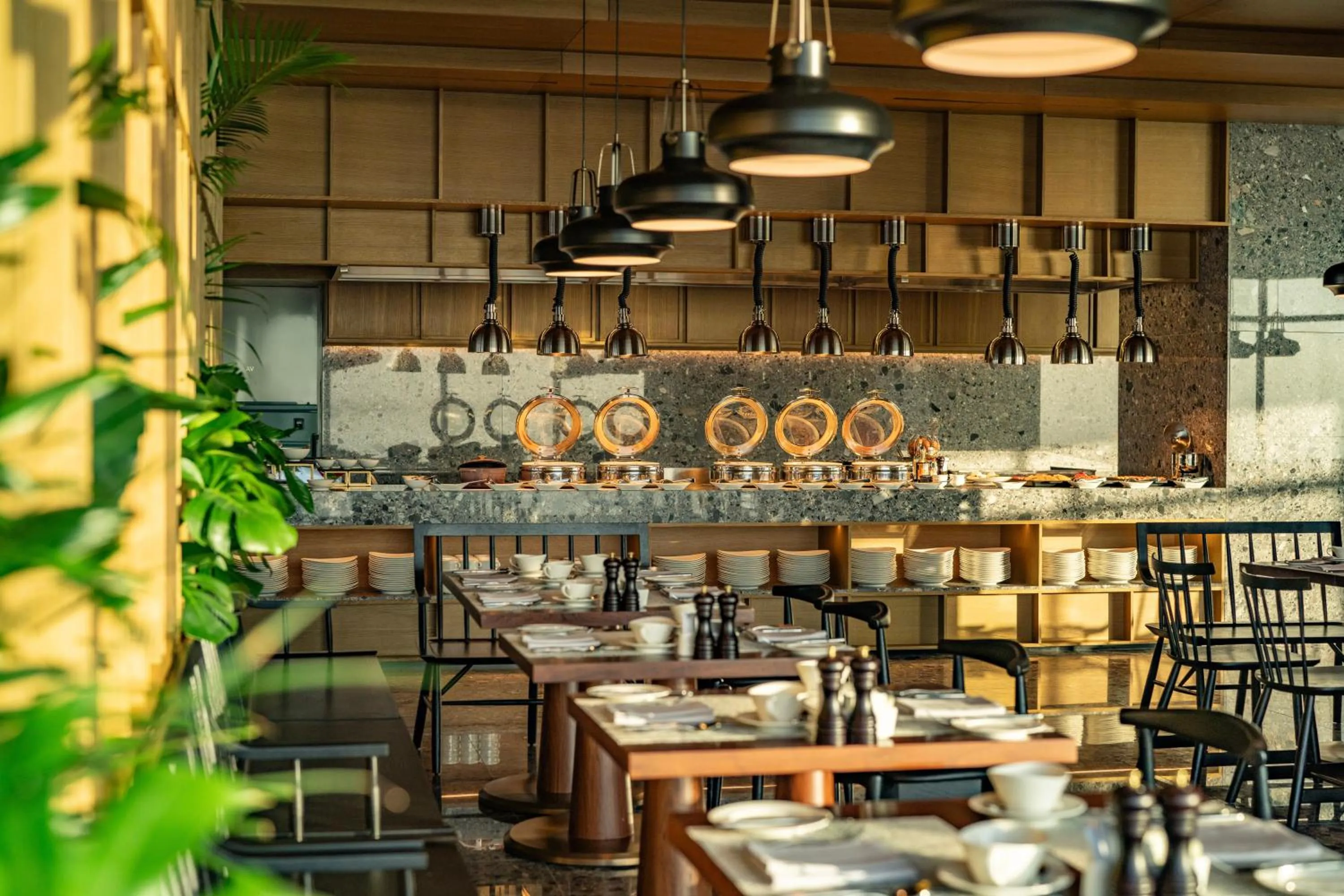 Restaurant/places to eat in L7 WEST LAKE HANOI by LOTTE HOTELS