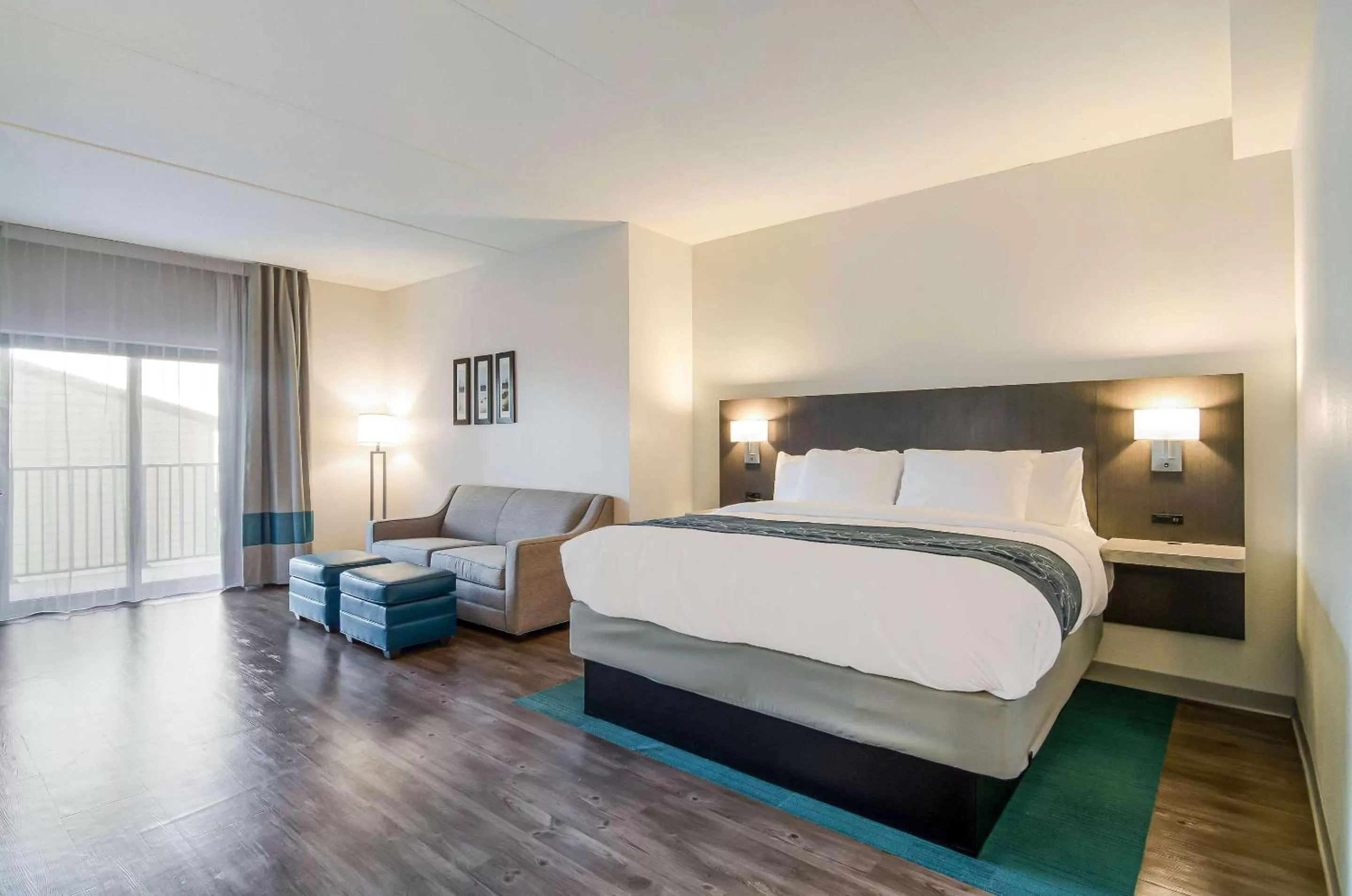 Photo of the whole room, Bed in Comfort Inn & Suites Gulf Shores East Beach near Gulf State Park