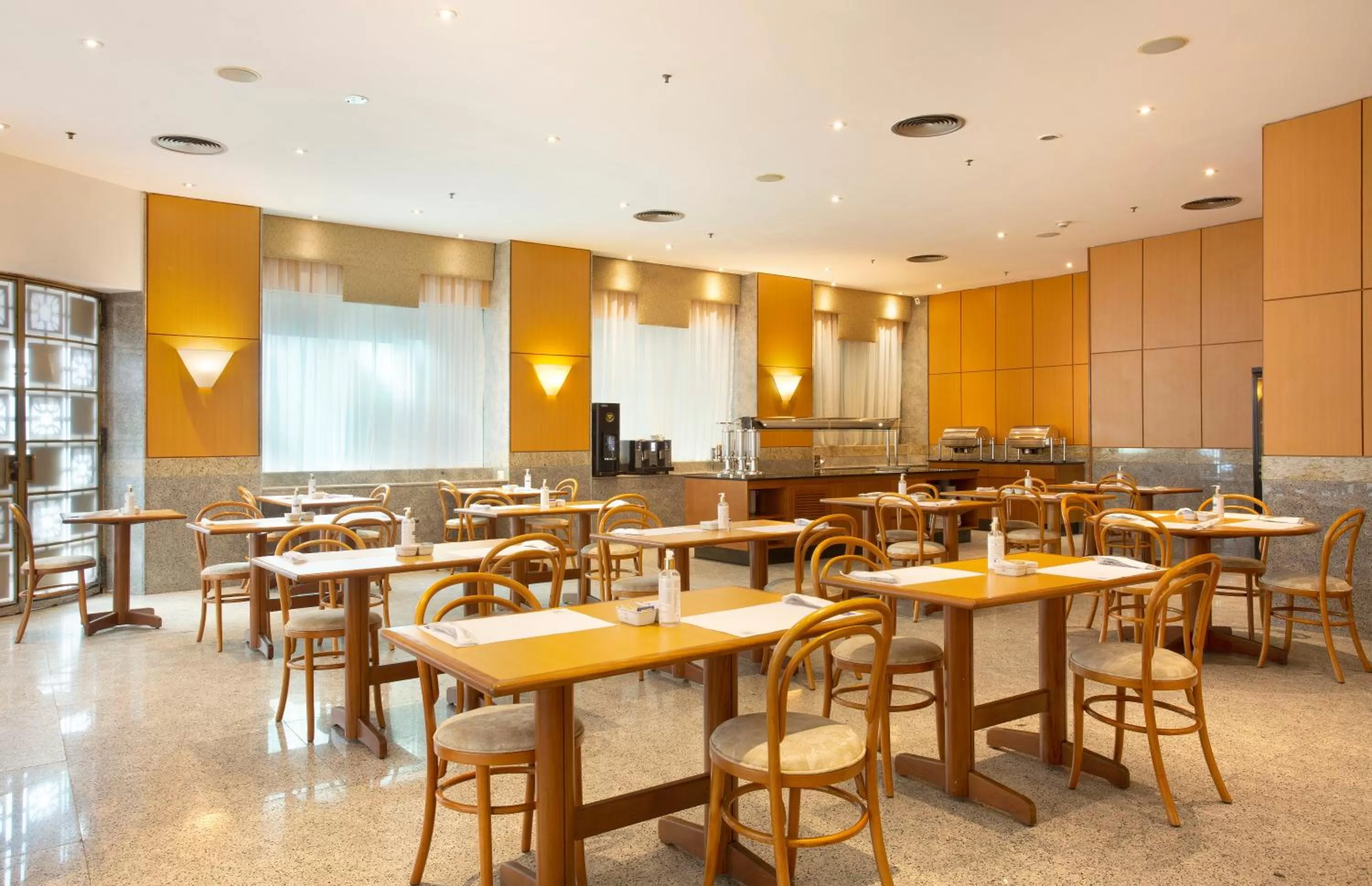 Restaurant/places to eat in Windsor Asturias Hotel