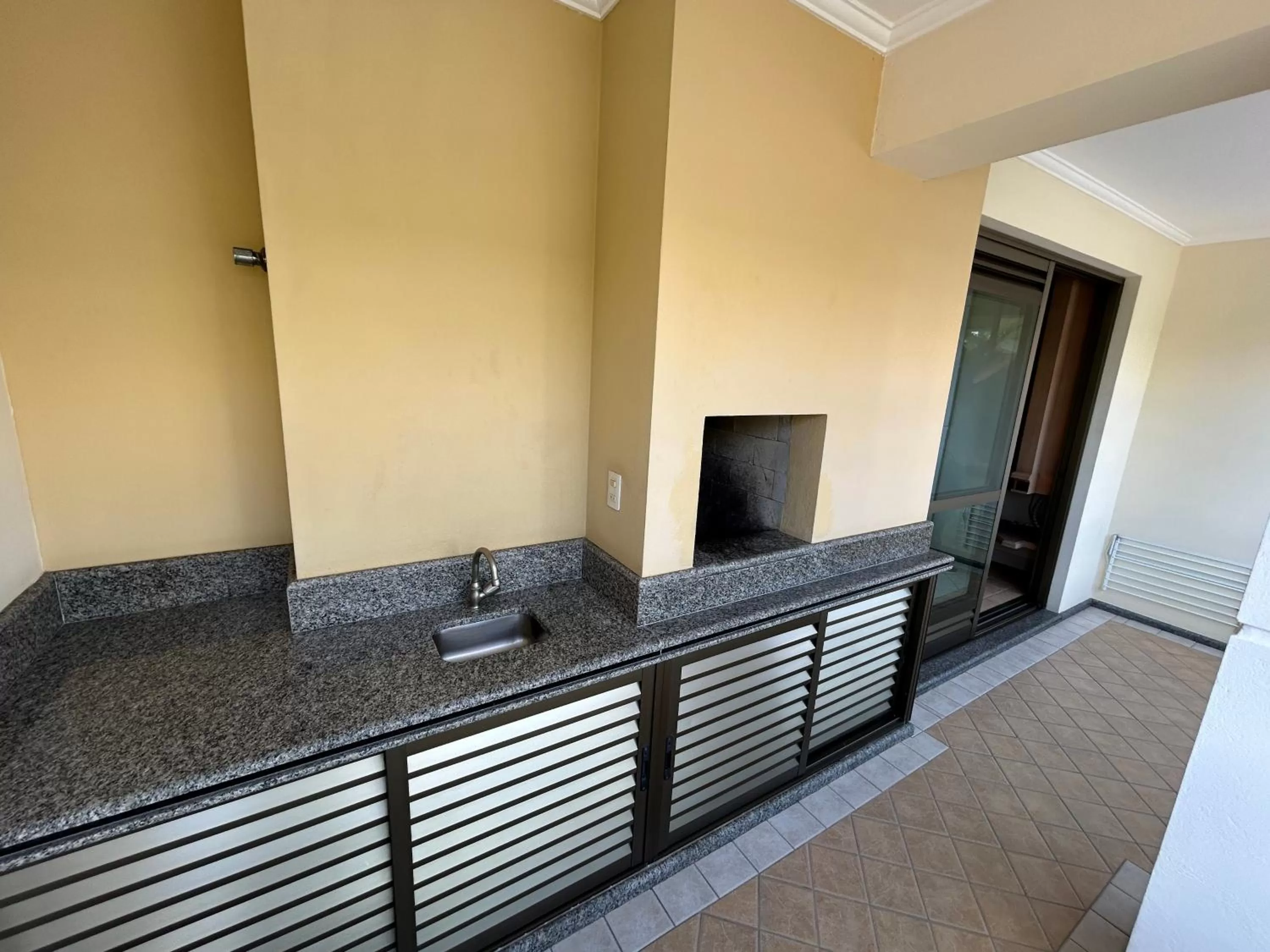 TV/Entertainment Center in Golfinhos Apart Hotel