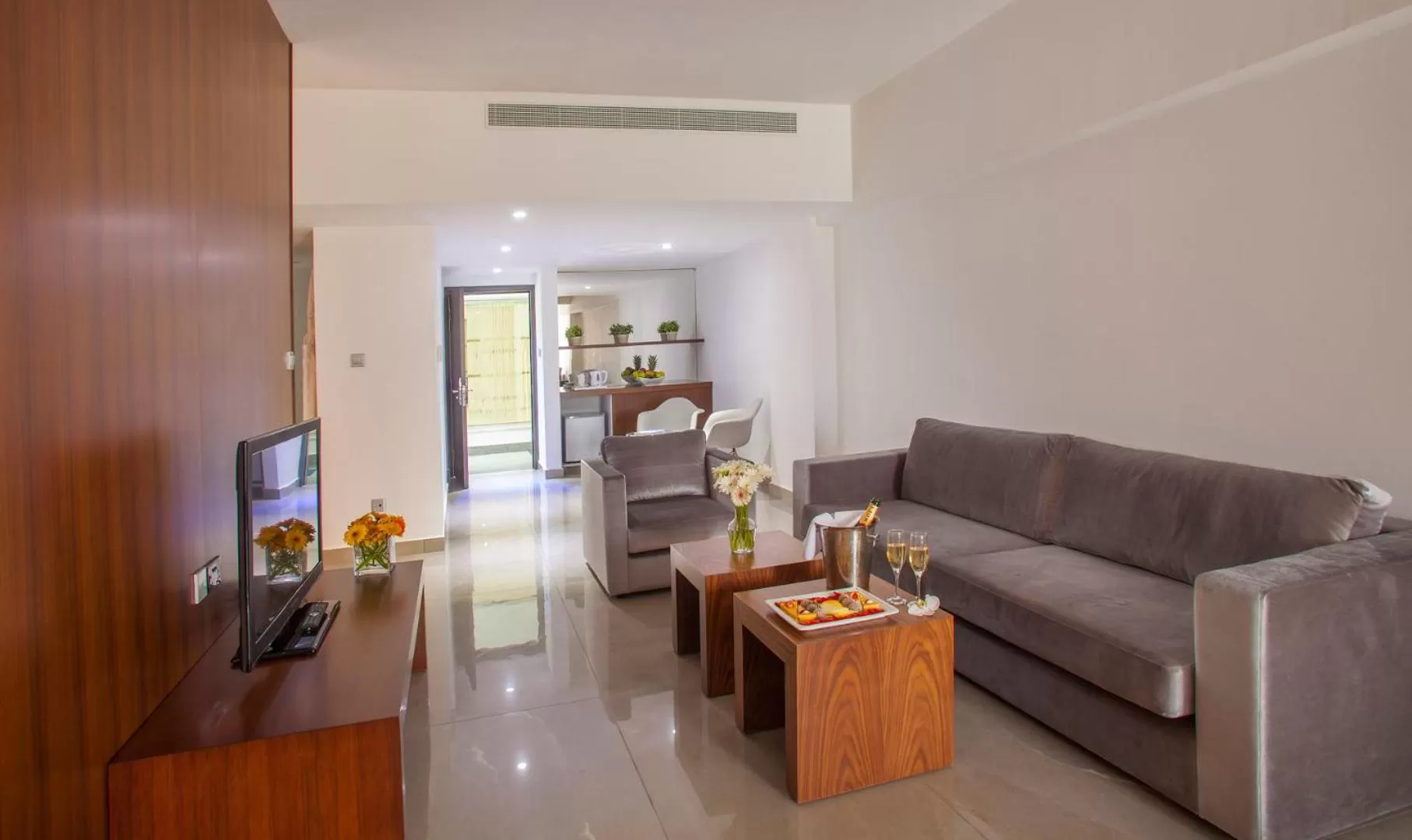 TV and multimedia in King Evelthon Beach Hotel & Resort