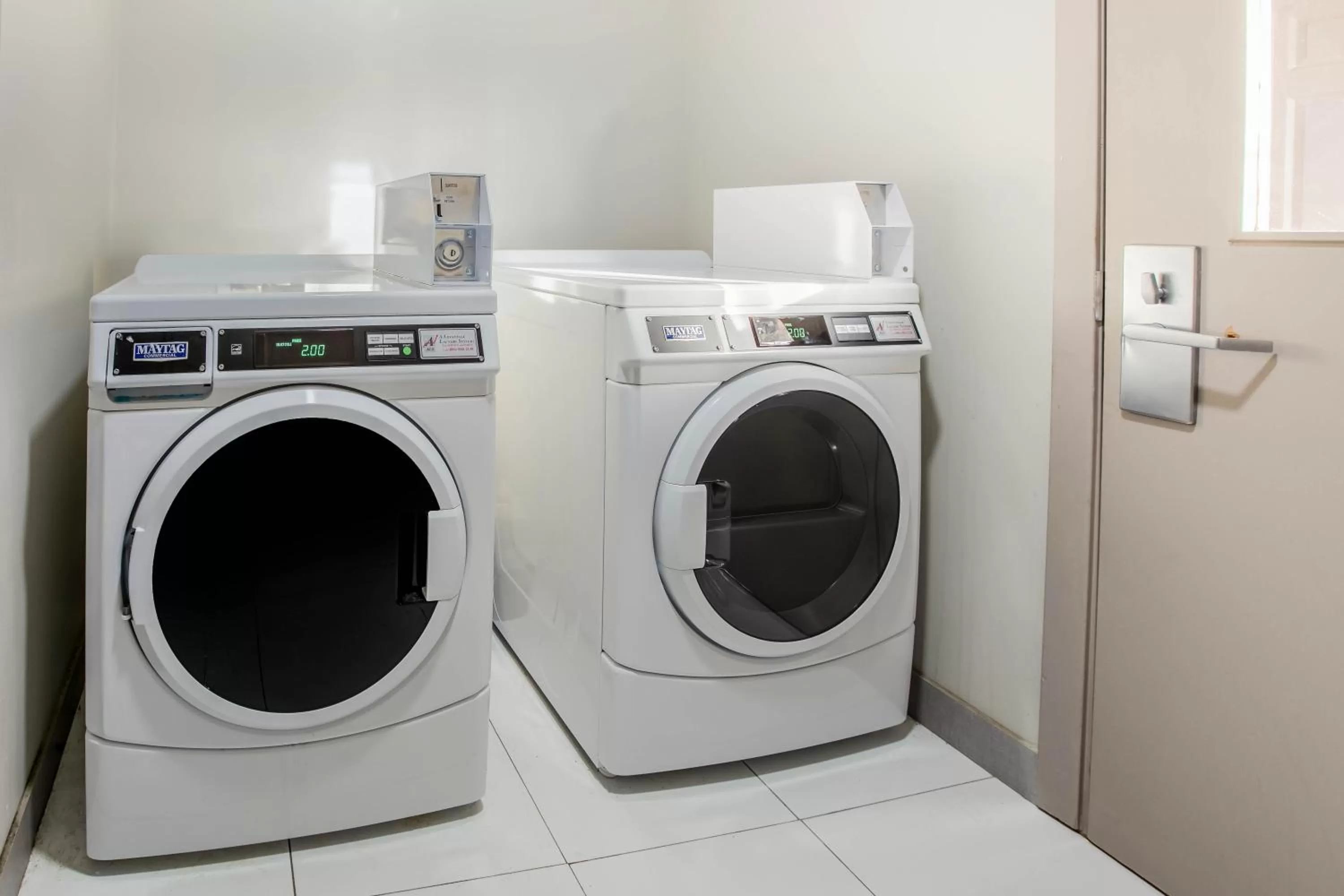 washing machine in La Quinta by Wyndham Dallas Mesquite