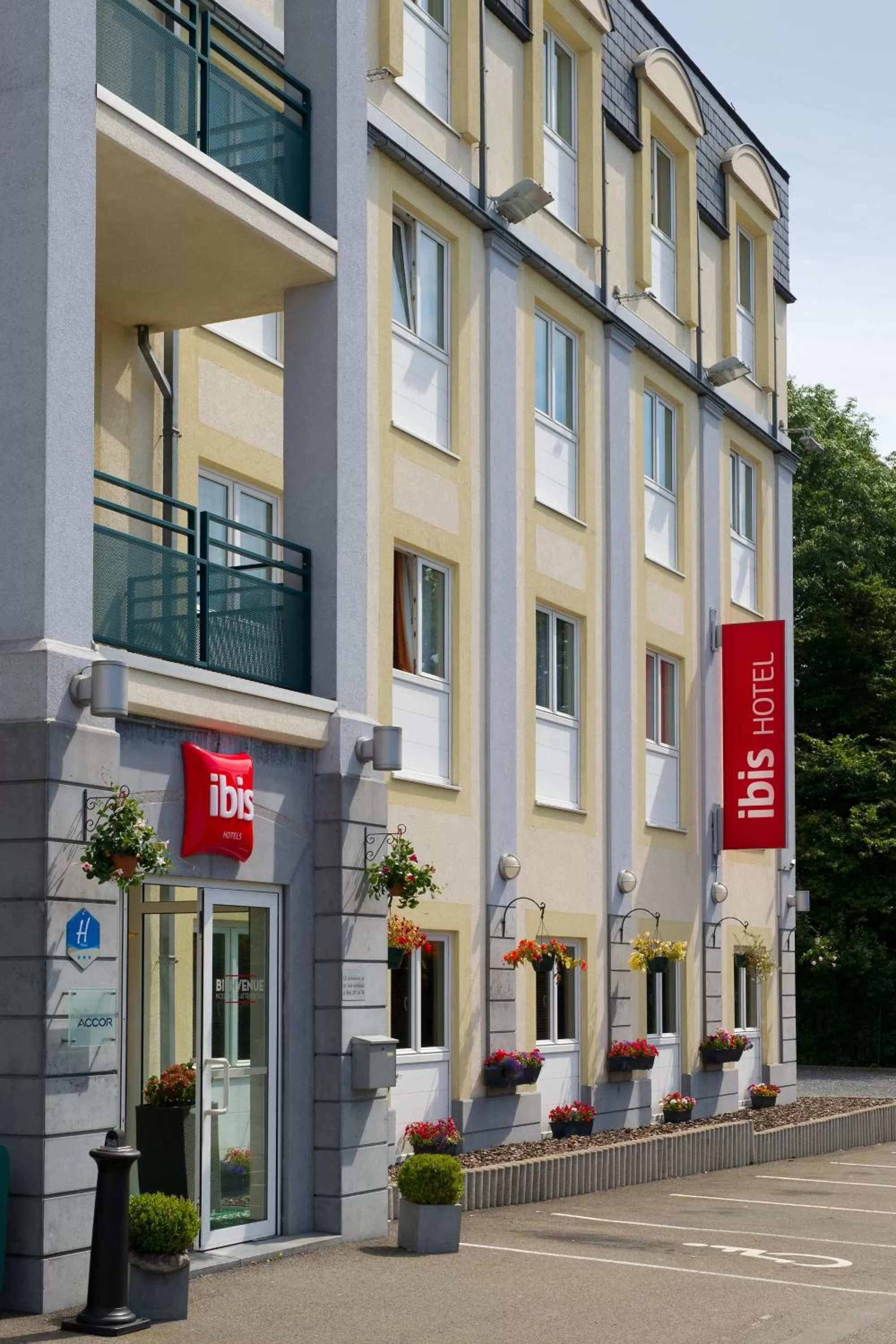 Facade/entrance in ibis Liège Seraing
