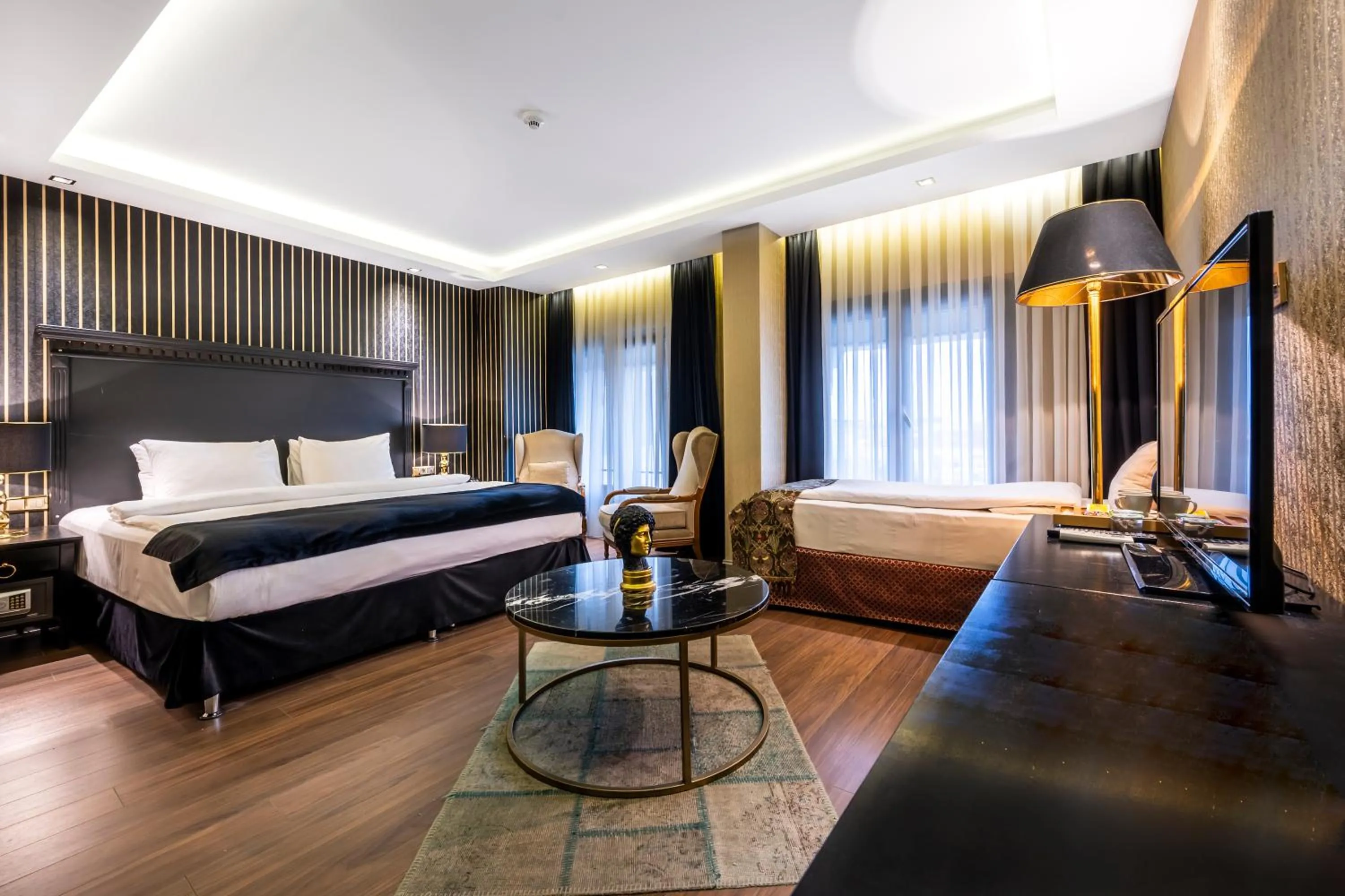 Bed in Golden Gate Hotel Topkapı