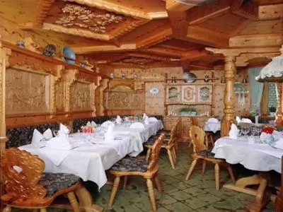Restaurant/Places to Eat in Zirbelstube