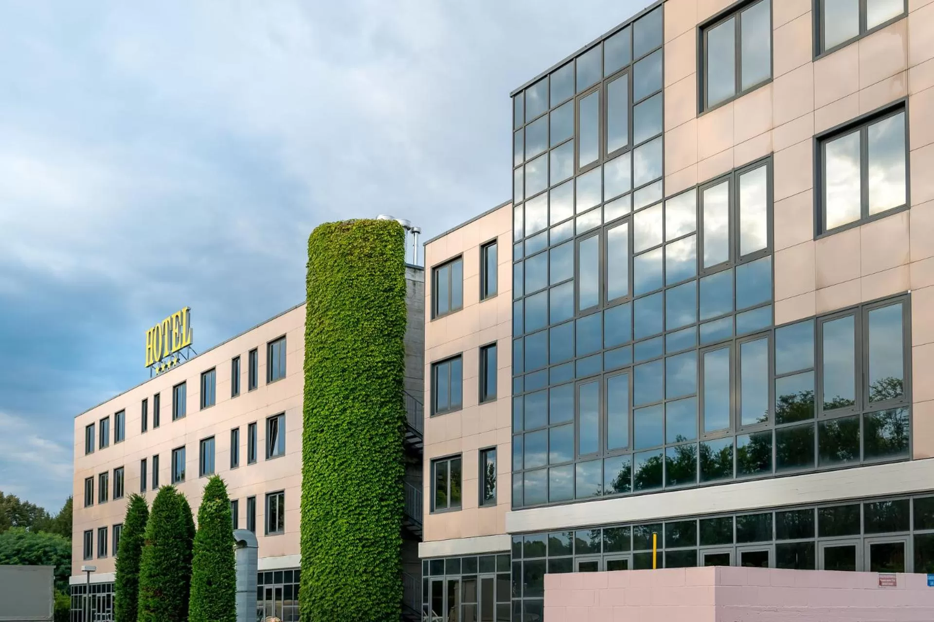 Property building in Best Western Cavalieri Della Corona