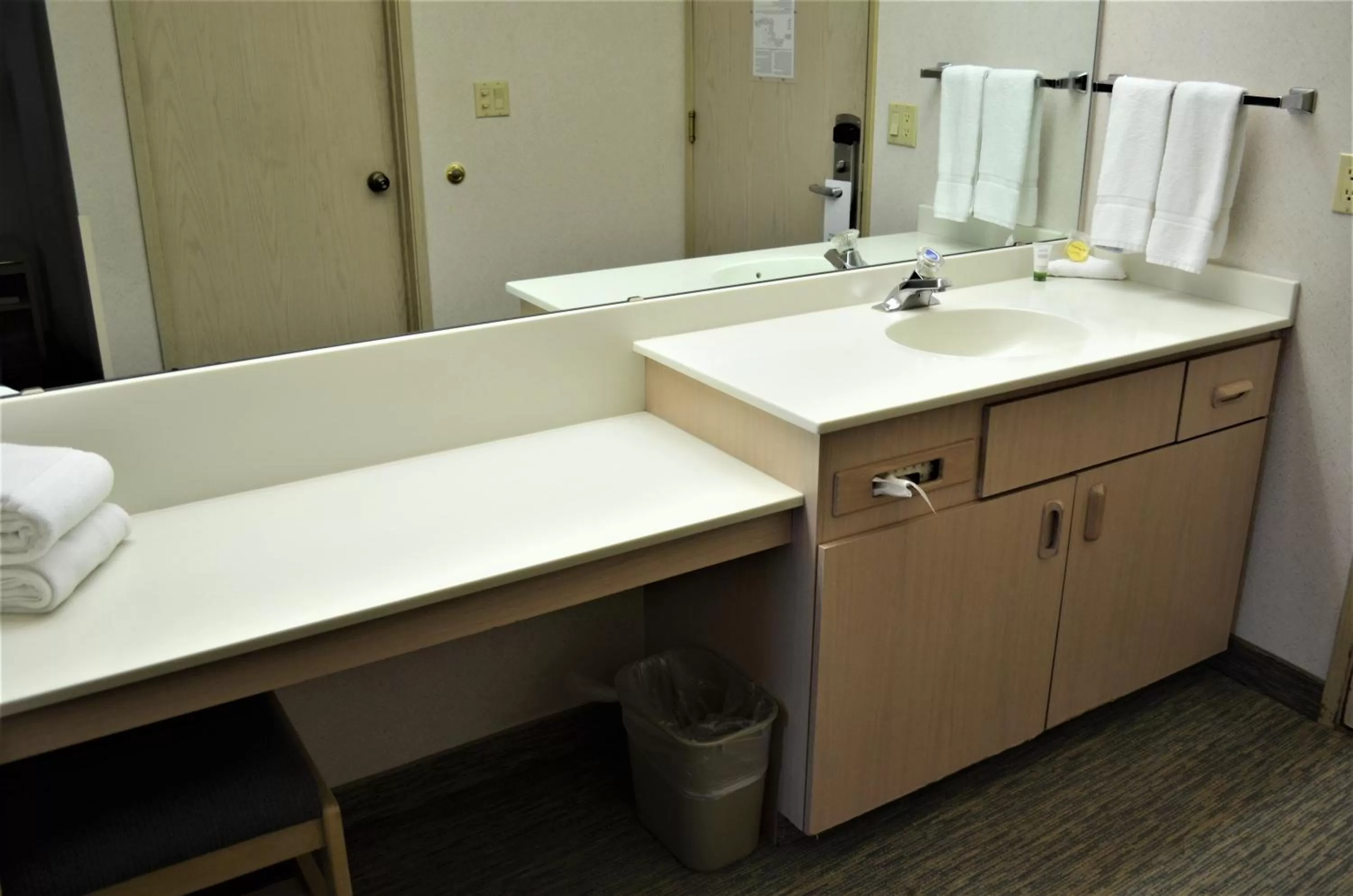 Bathroom in Shilo Inns Suites The Dalles