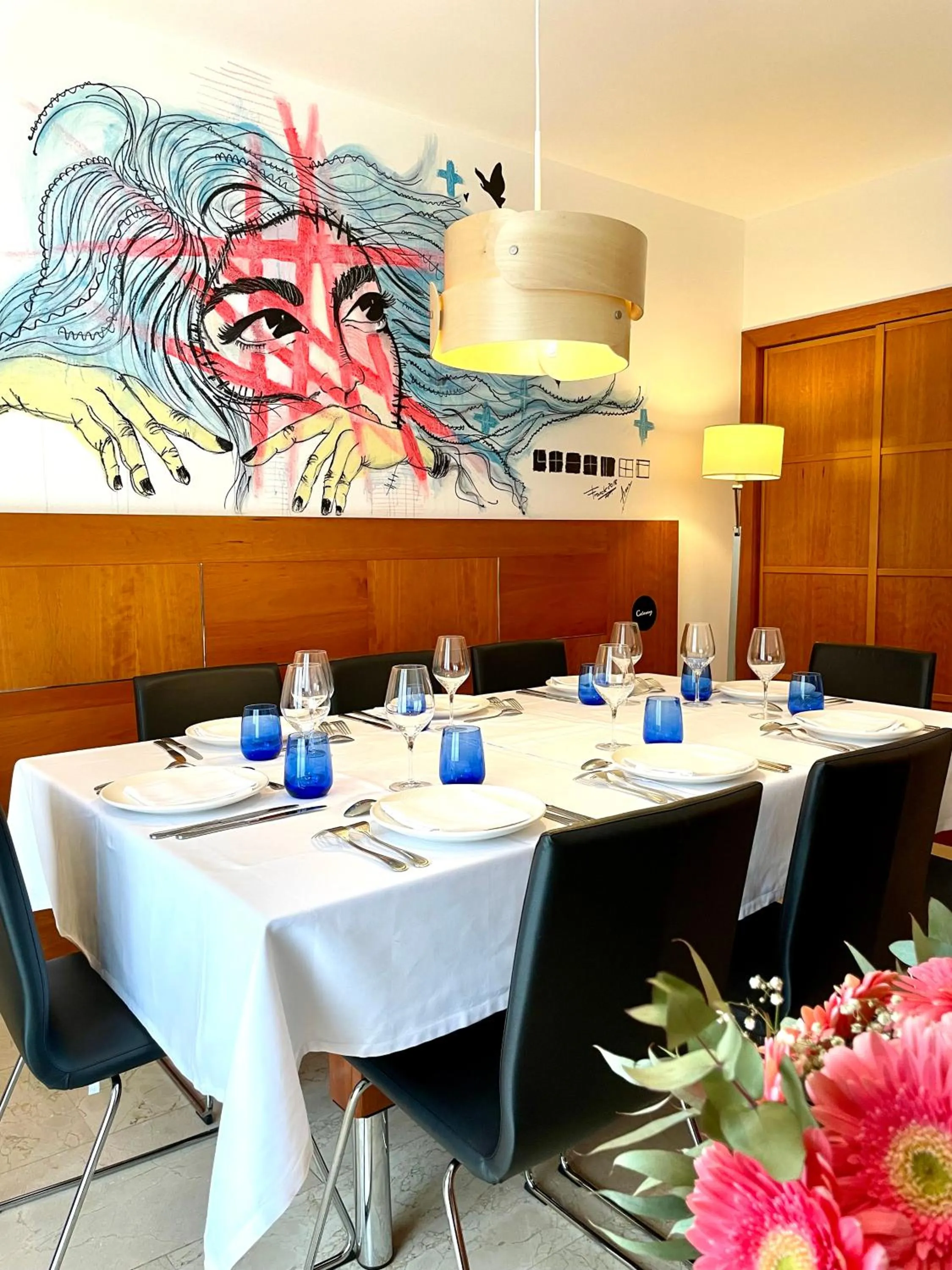 Restaurant/places to eat in Hotel Calasanz