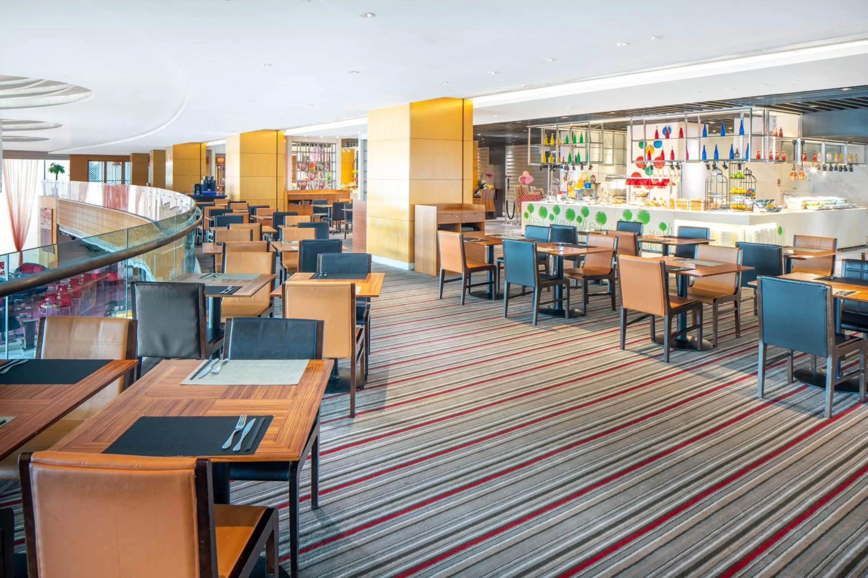 Restaurant/places to eat in Holiday Inn Tianjin Riverside by IHG