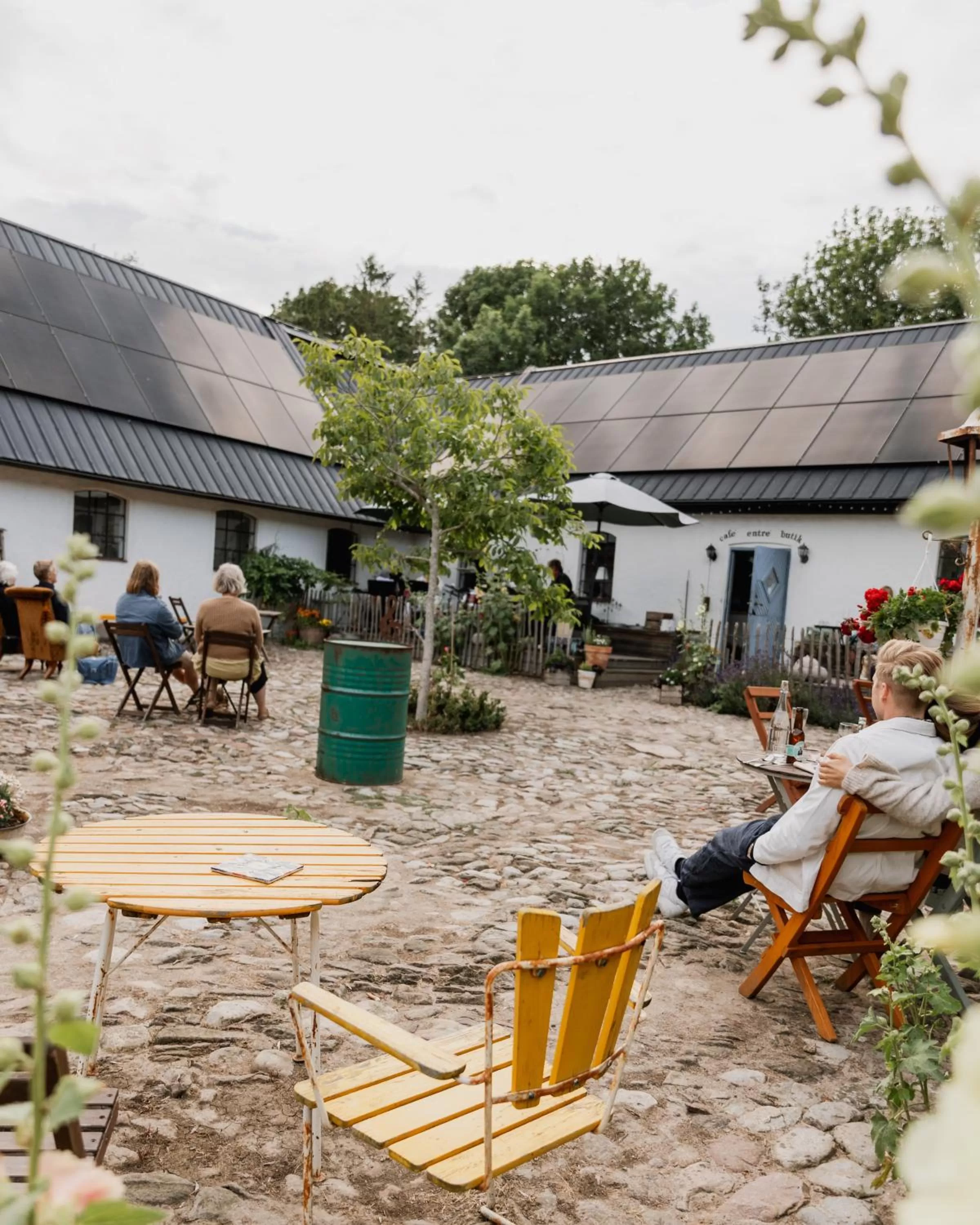 Restaurant/places to eat, Beach in Sköllengården