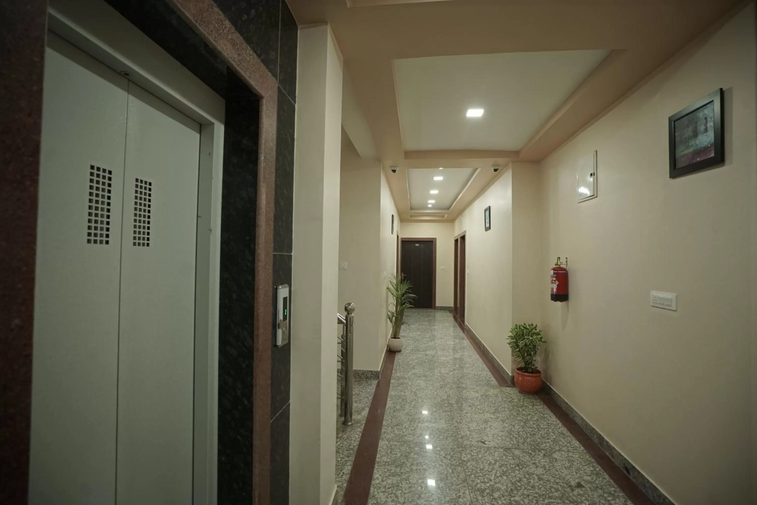 Area and facilities in Hotel Silver Cloud