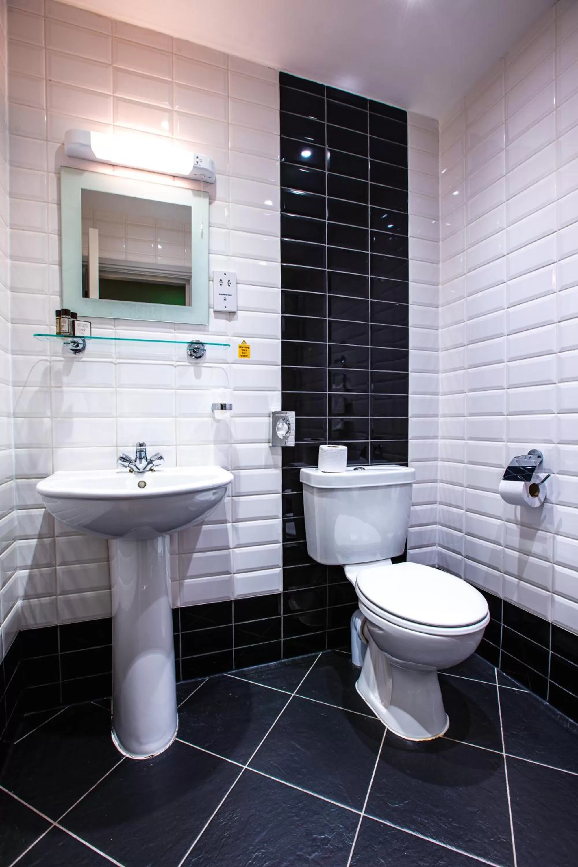 Toilet in Cairn Hotel & Apartments